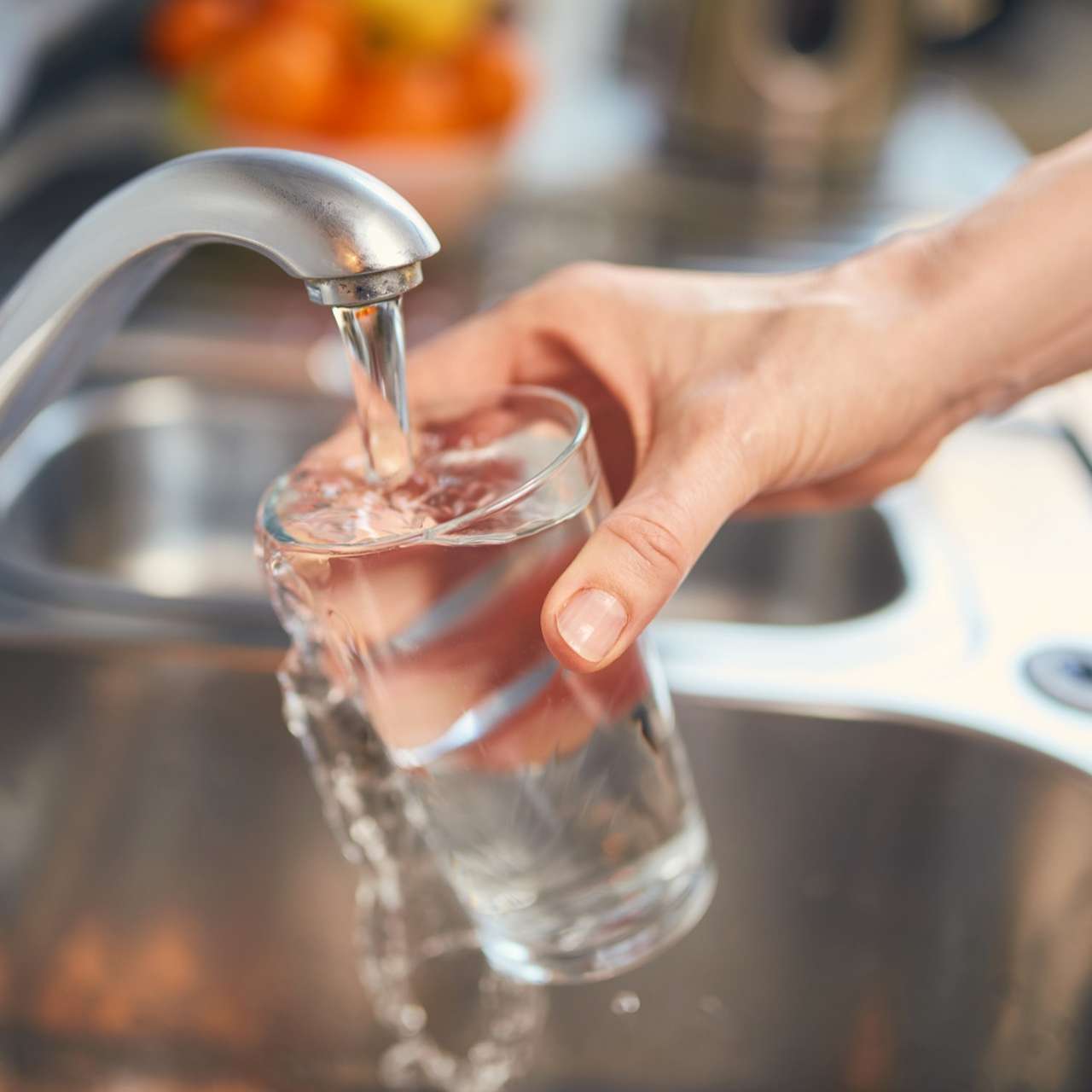 Comment savoir si l'eau de son robinet est véritablement potable ? On vous  répond