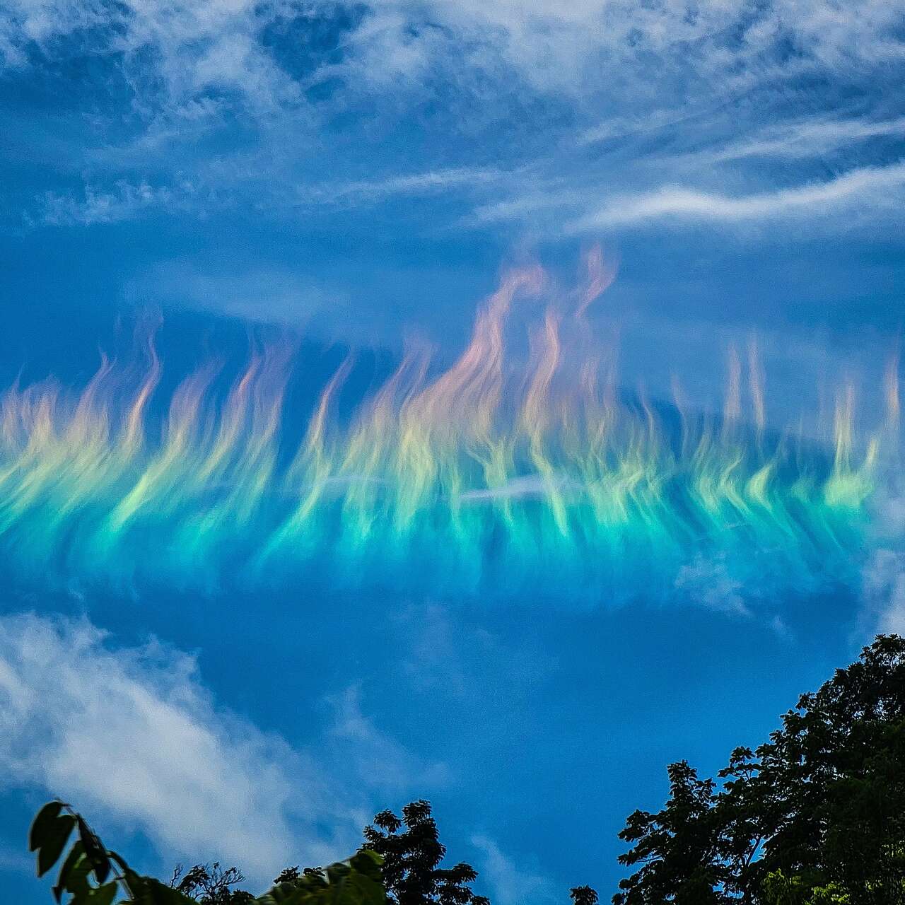 Phénomène météo extraordinaire : 4 arcs-en-ciel simultanés