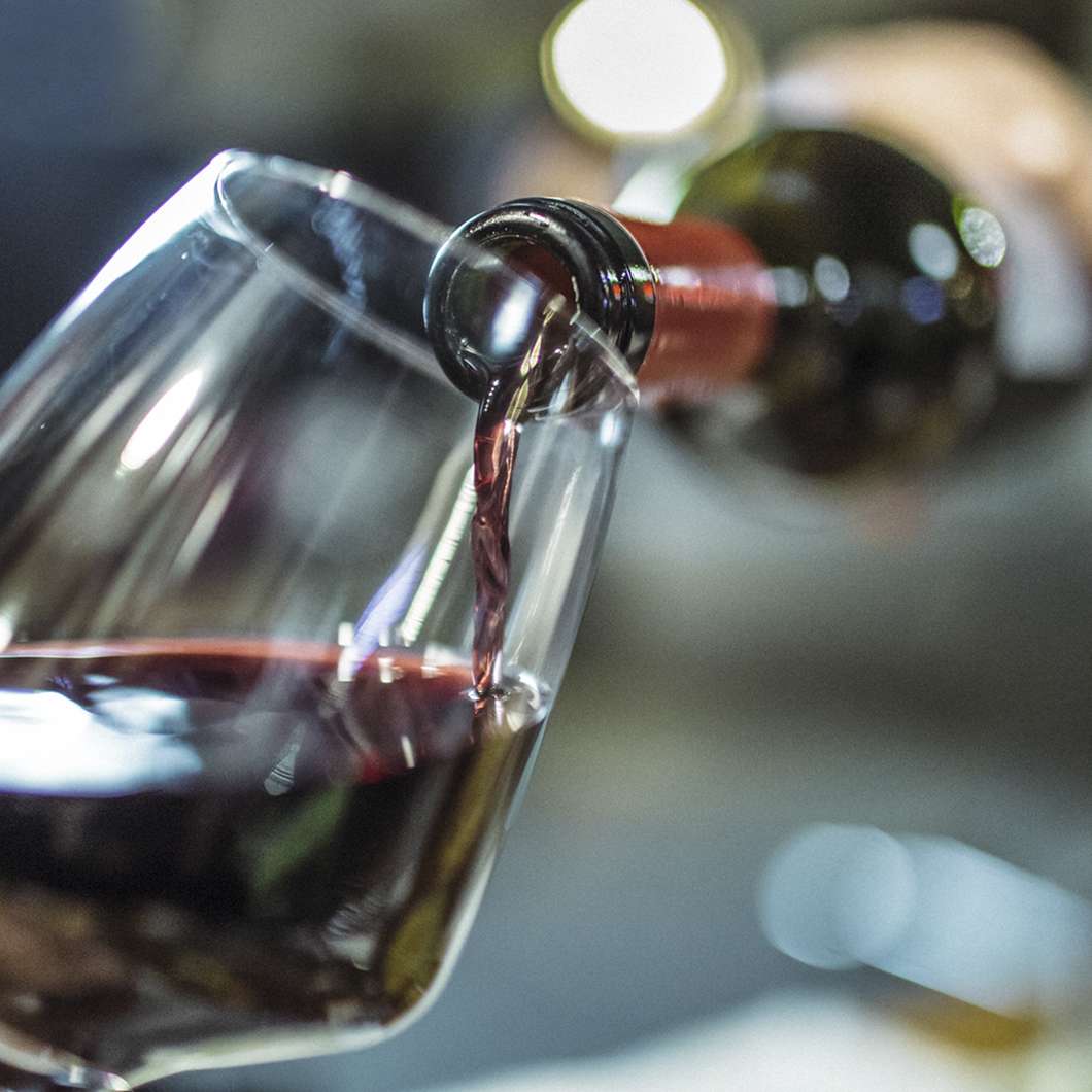 Boire un verre de vin par jour réduit-il vraiment la mortalité ?