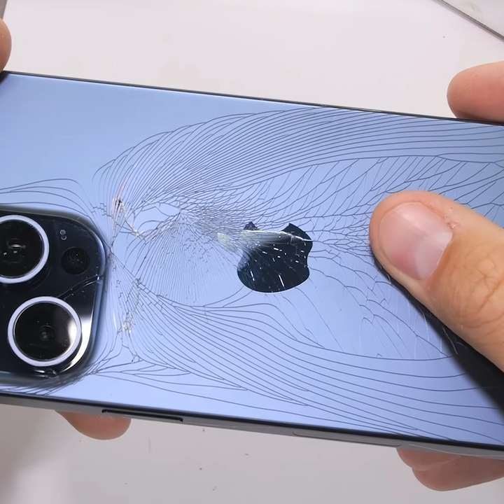 L'iPhone 15 Pro Max est fragile, il se brise facilement ! - iPhone