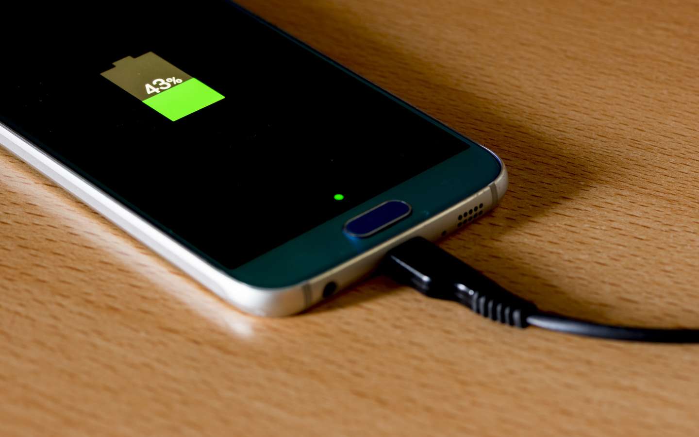 Anker lance un chargeur USB-C ultra compact de 20 Watts pour recharger  rapidement l'iPhone 12