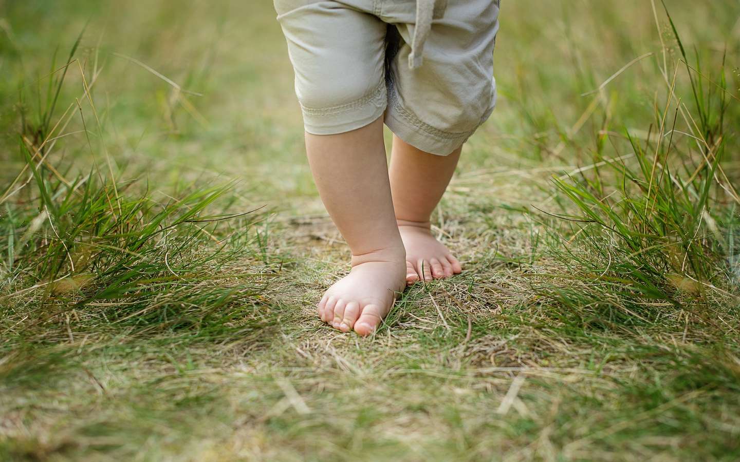 Les enfants devraient passer plus de temps pieds nus