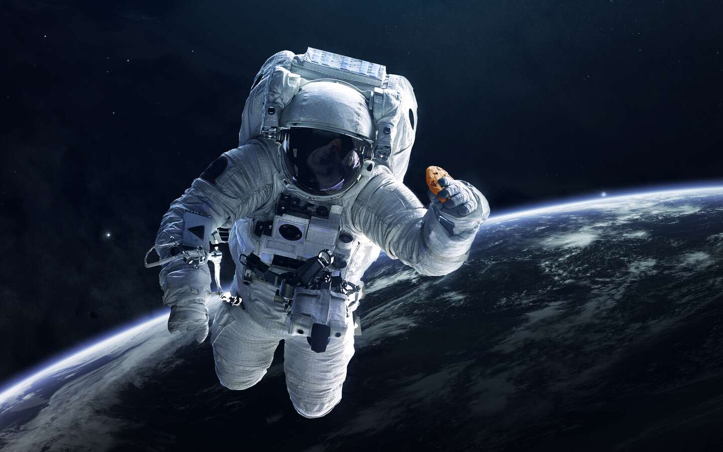 Cookies étoiles Et Astronaute Pour Les Cookies De La Journée Mondiale De  L'astronautique Sur Fond Violet Concept D'espace Et D'astronomie