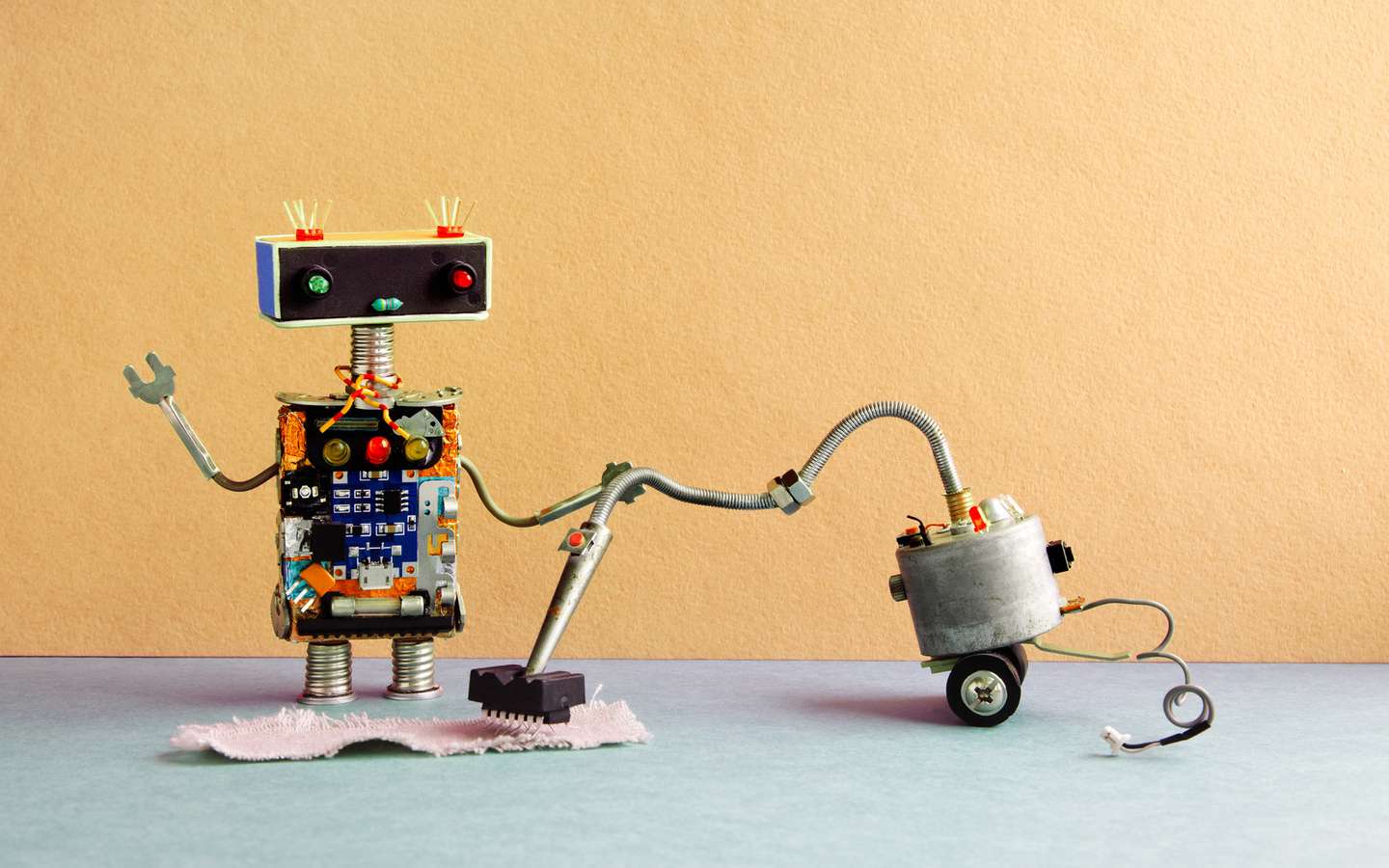 Effie, un robot-repasseur connecté qui parfume le linge - Les Numériques