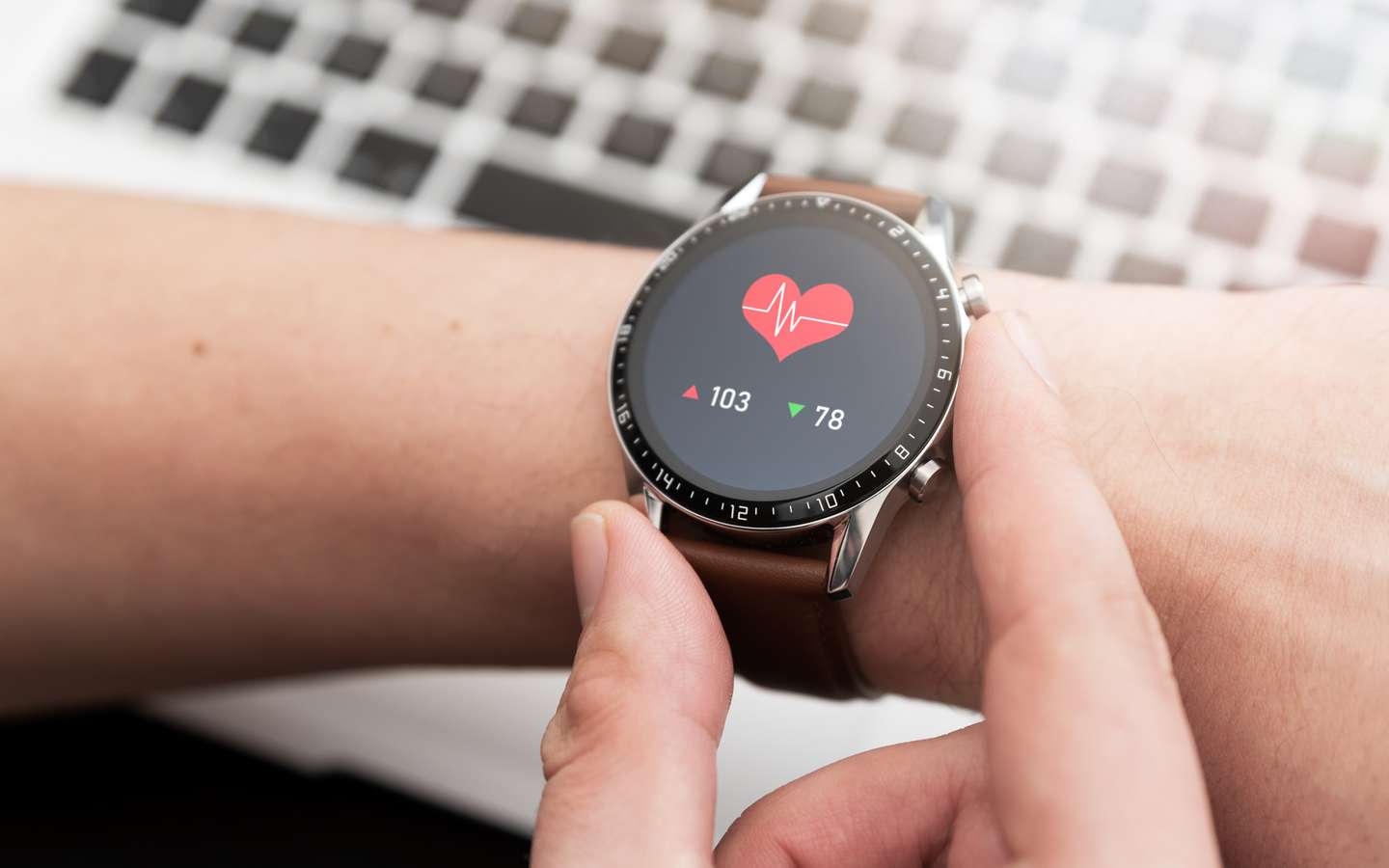 Montre Connectée sport Smart Watch 2019 pas cher bluetooth homme et femme