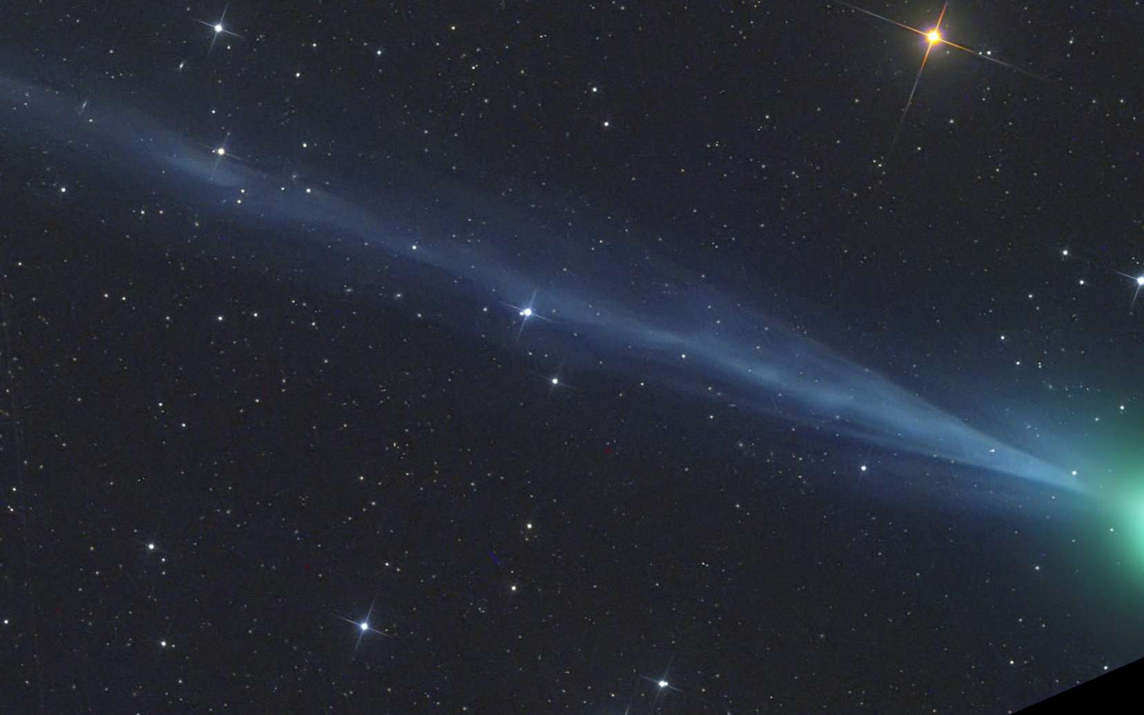Une des superbes photos de la comète Swan. Celle-ci a été prise le 27 avril 2020 à Farm Tivoli en Namibie. © Gerald Rhemann