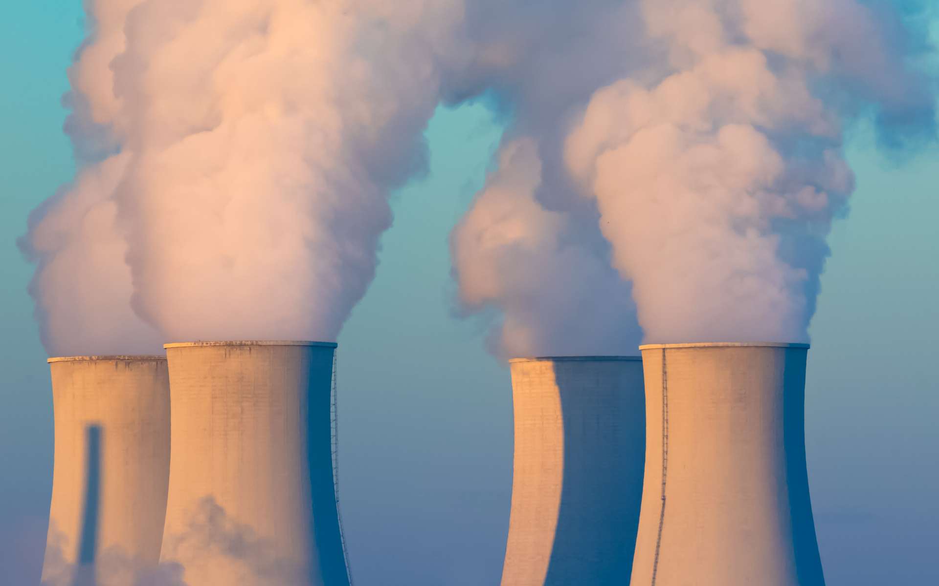 Environ la moitié des réacteurs nucléaires sont à l'arrêt en France. © Milan Noga Reco, Adobe Stock