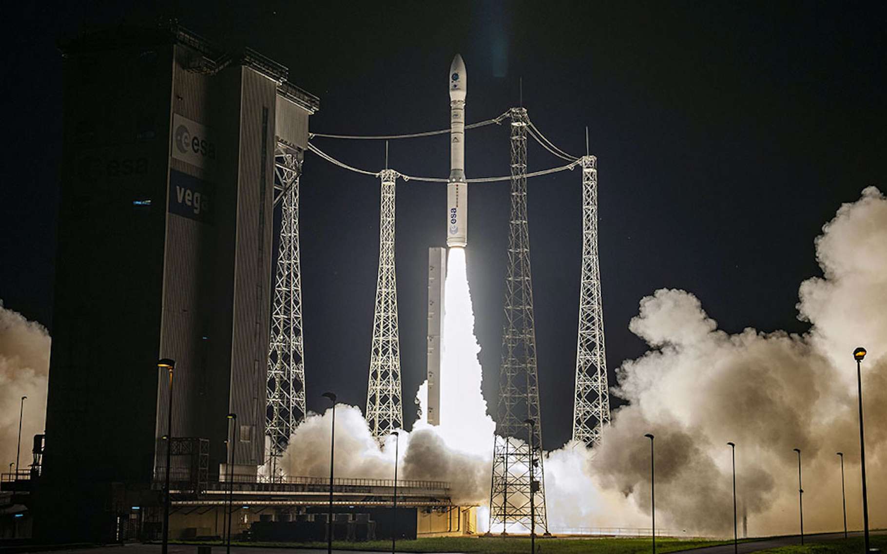 Véga : premie�re mission europeenne de lancement multiple de petits satellites réussie