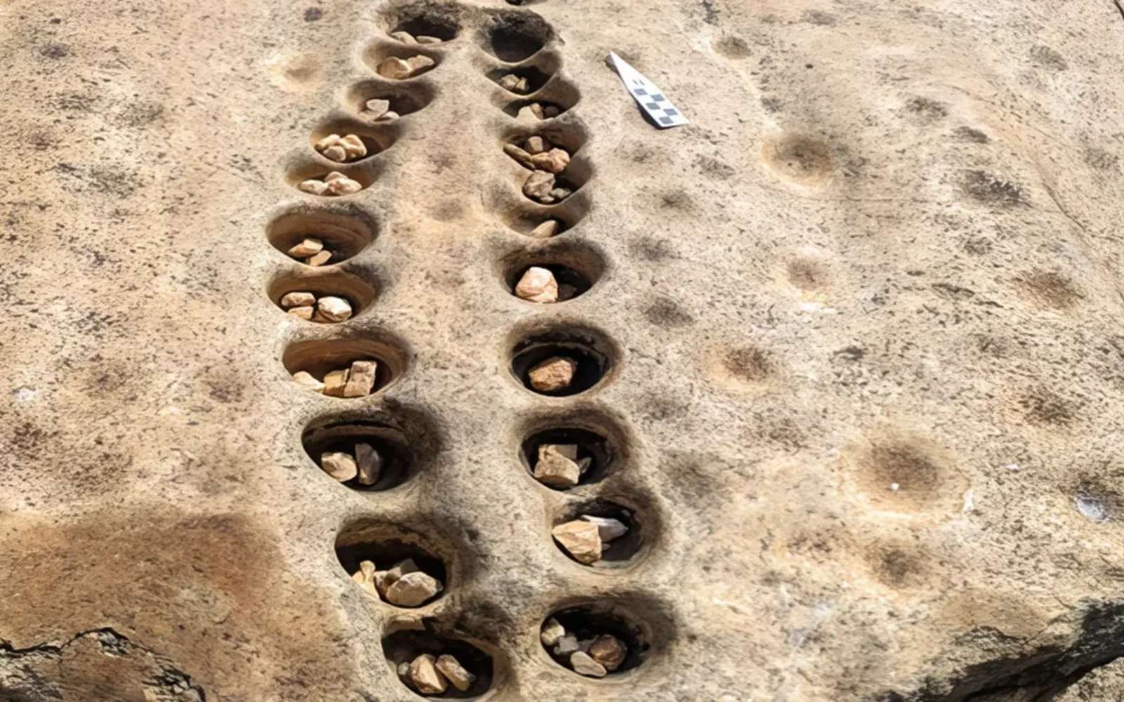 Un jeu de plateau de plusieurs siècles découvert dans la roche en Afrique