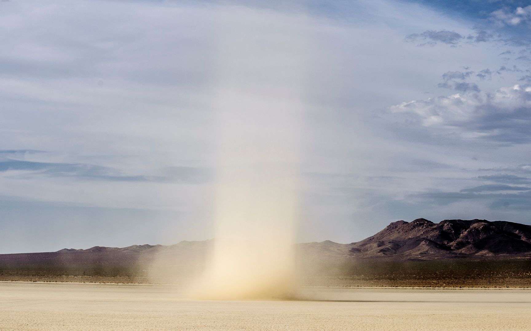 Il y a les mêmes tourbillons de poussière dans le désert de Mojave que sur Mars