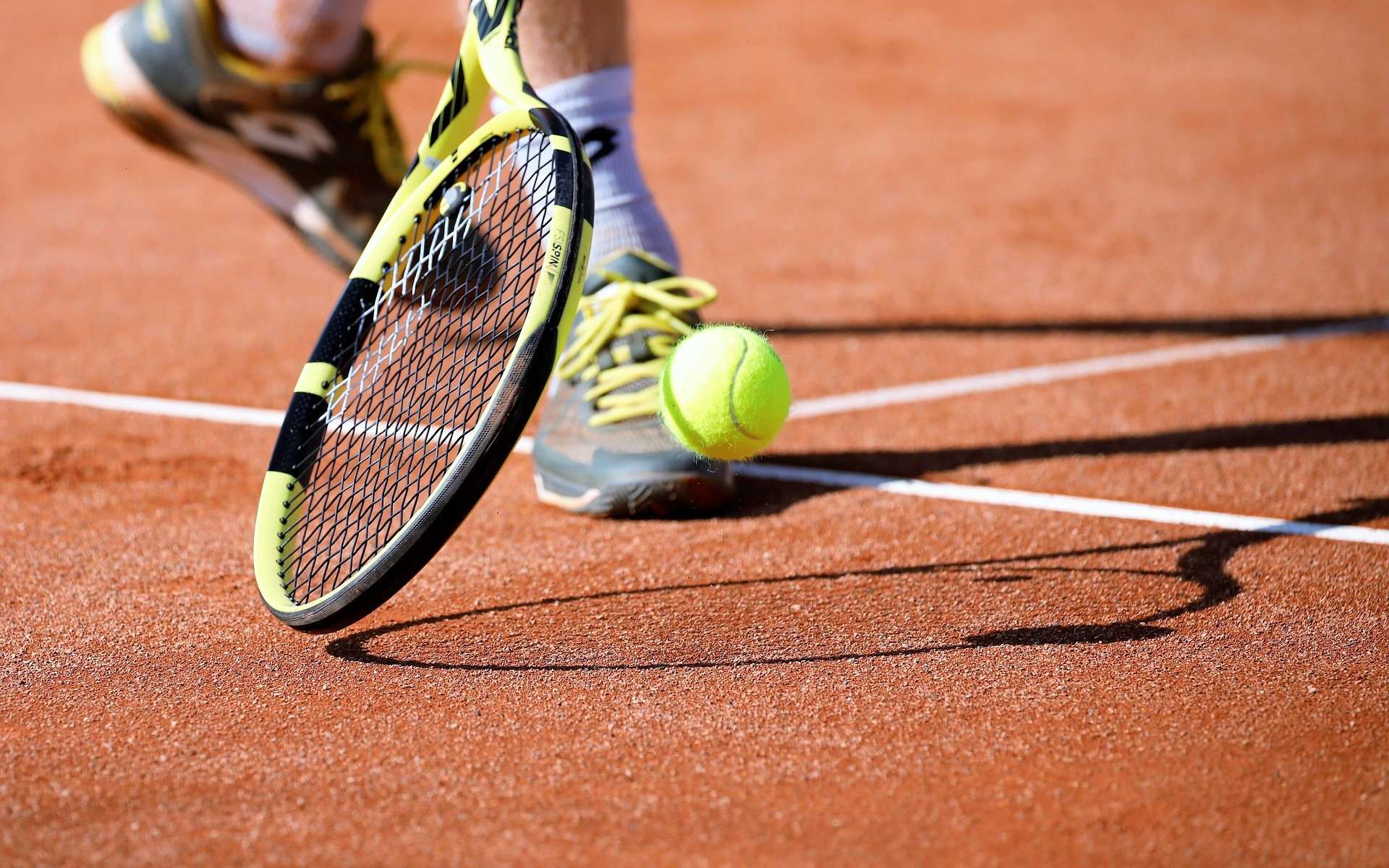 Comment un drone peut-il aider un tennisman ou une tenniswoman à améliorer ses coups ? © Pixabay