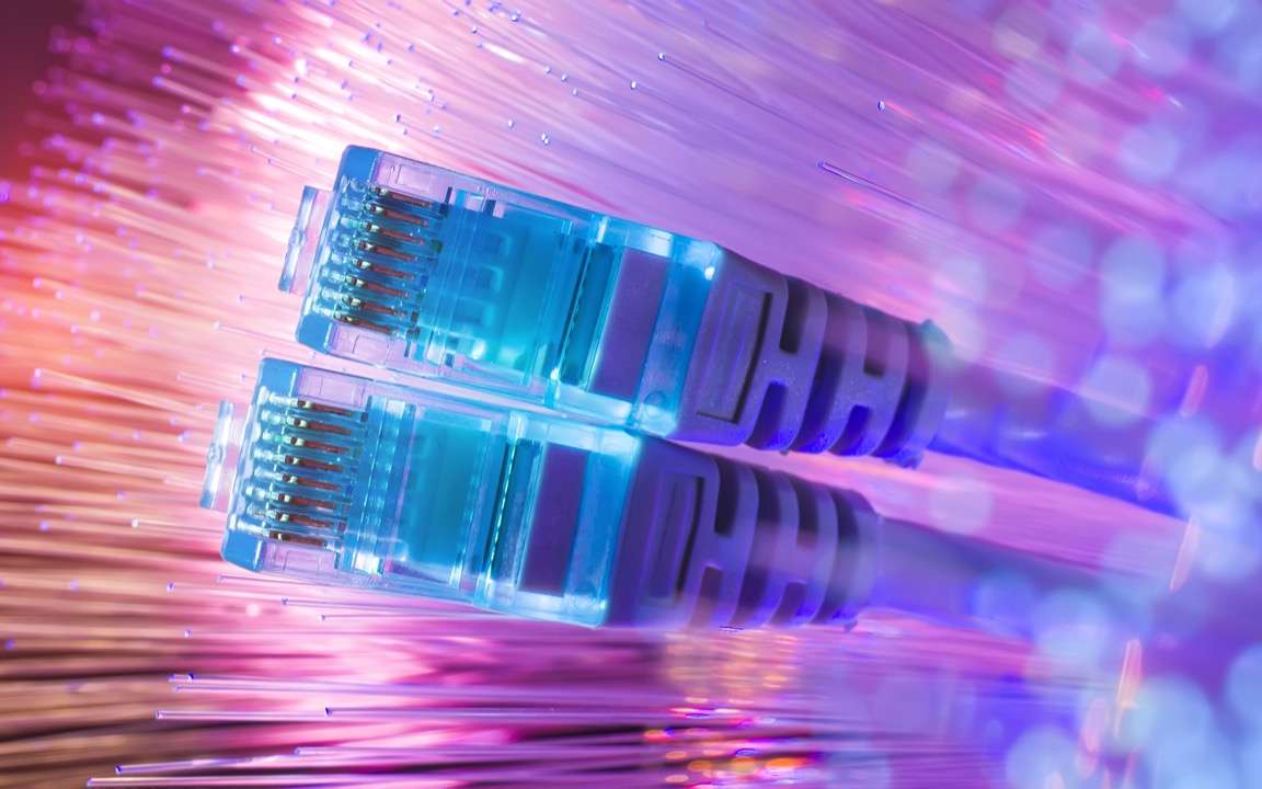 Le branchement du coffret de communication nécessite des câbles Ethernet. © xiaoliangge, Adobe Stock