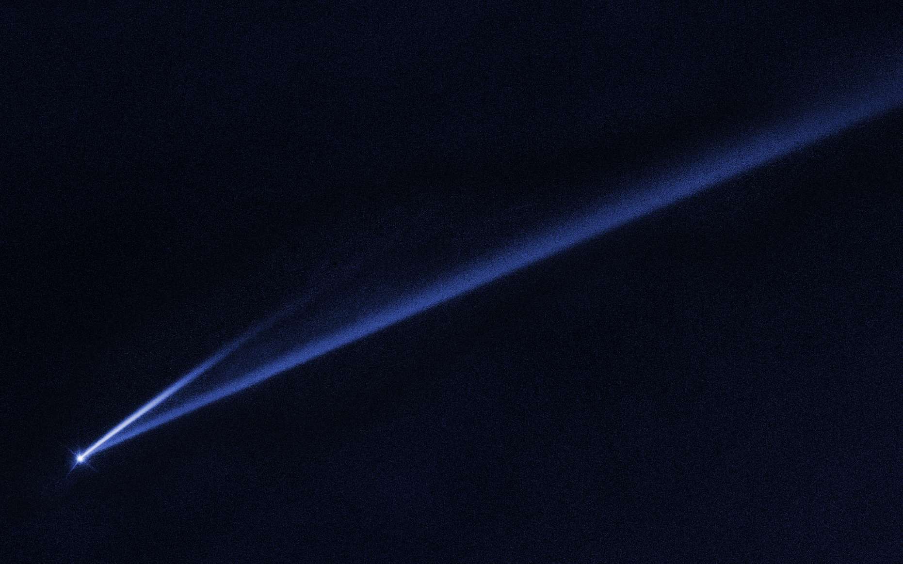 Les deux jets de poussière jaillissant de l’astéroïde Gault photographiés par le télescope spatial Hubble. © Nasa, ESA, K. Meech et J. Kleyna (University of Hawaii), O. Hainaut (ESO)