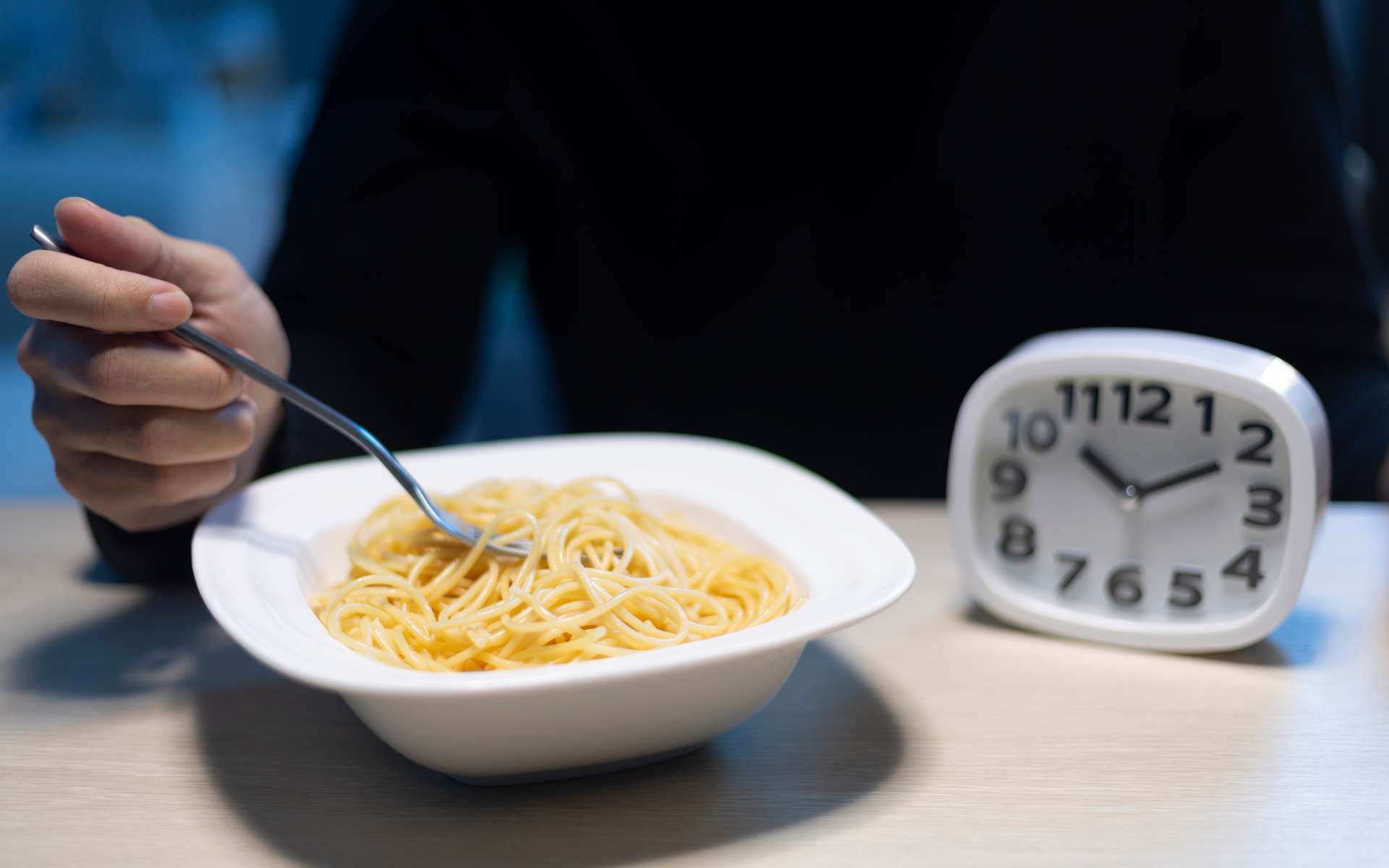 Manger tard, une habitude mauvaise pour la santé ?