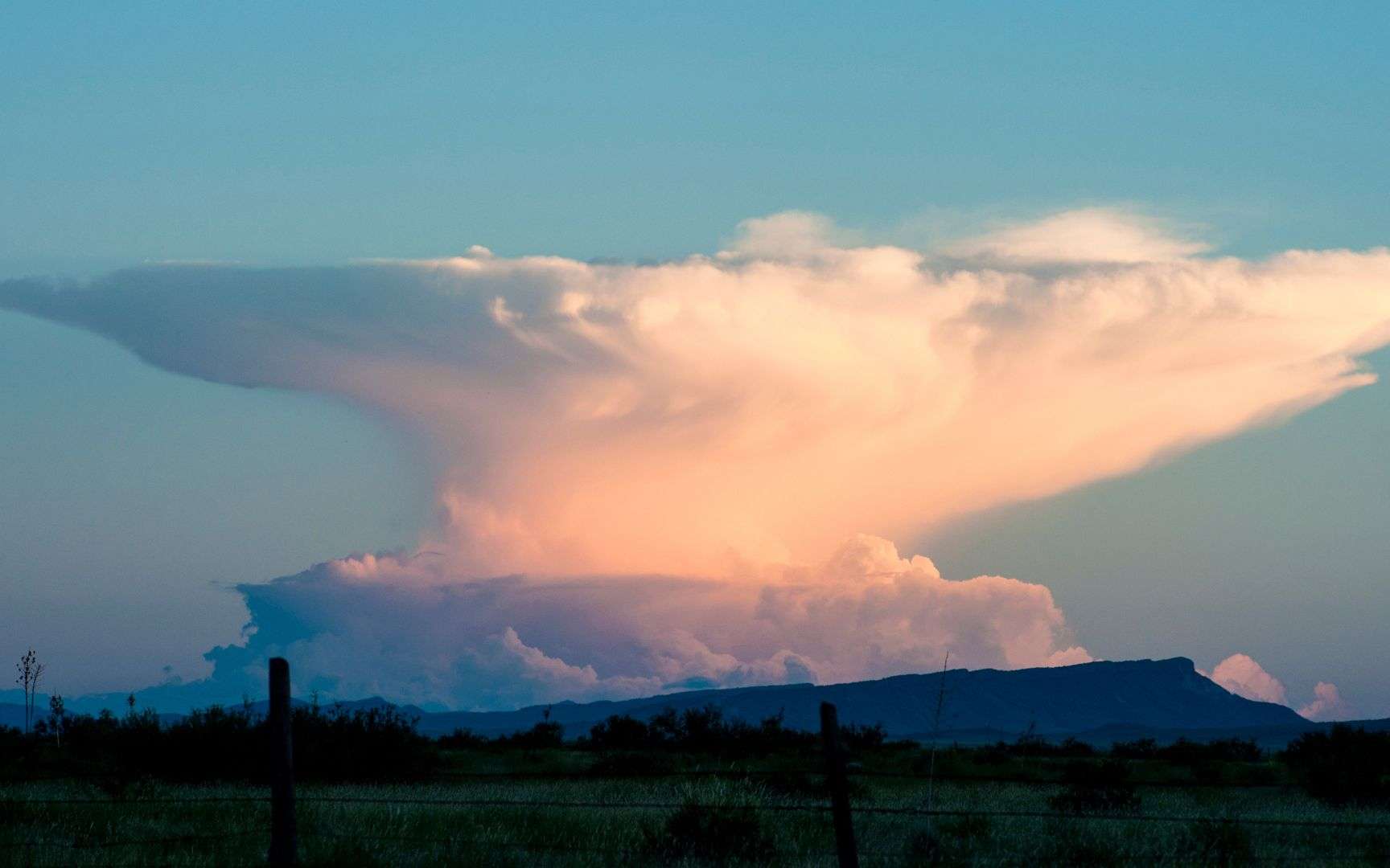 Phénomène météo extraordinaire : le nuage en forme de champignon atomique