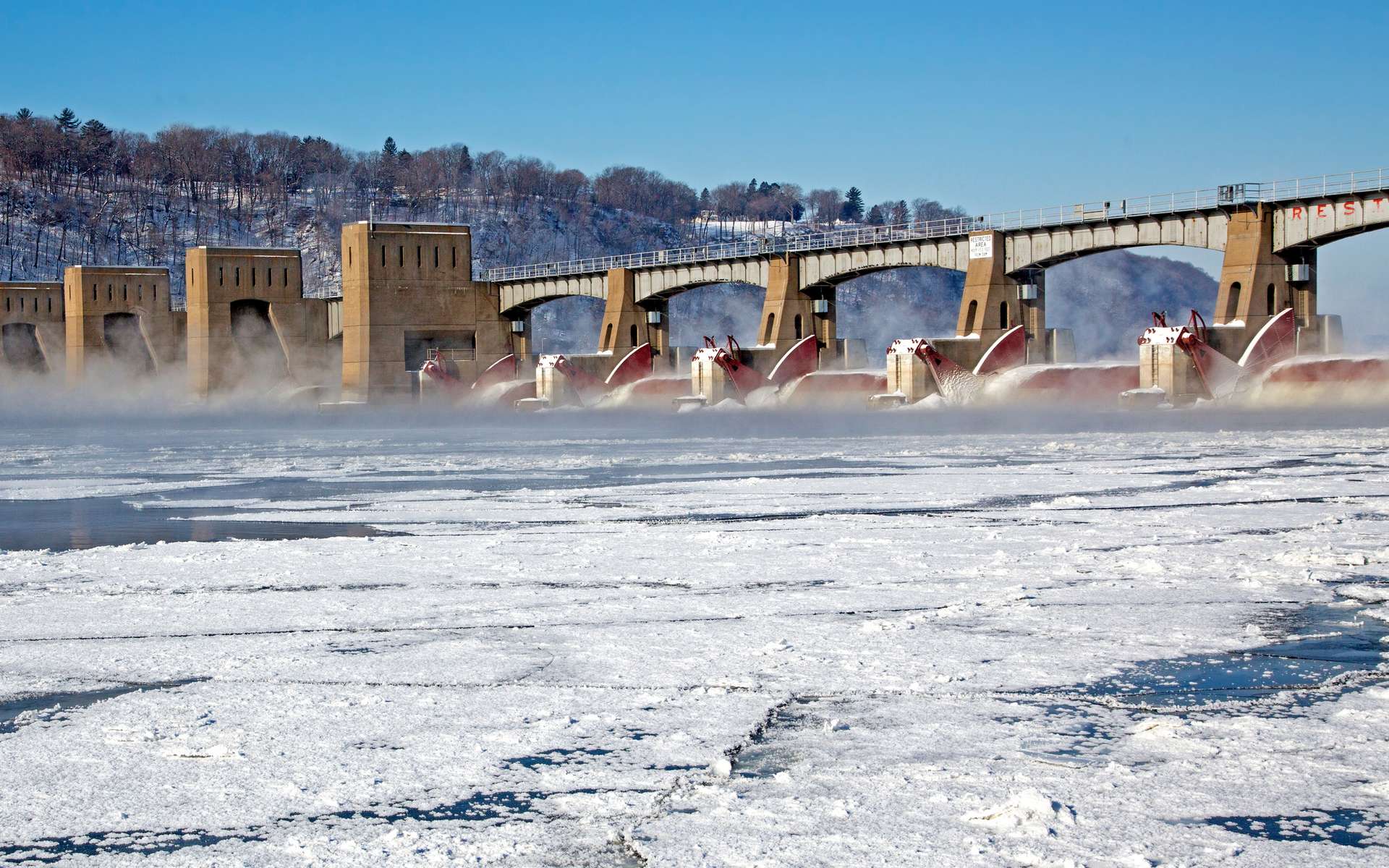 Le jour où le fleuve Mississippi a entièrement gelé : 3 800 km de glace aux États-Unis !