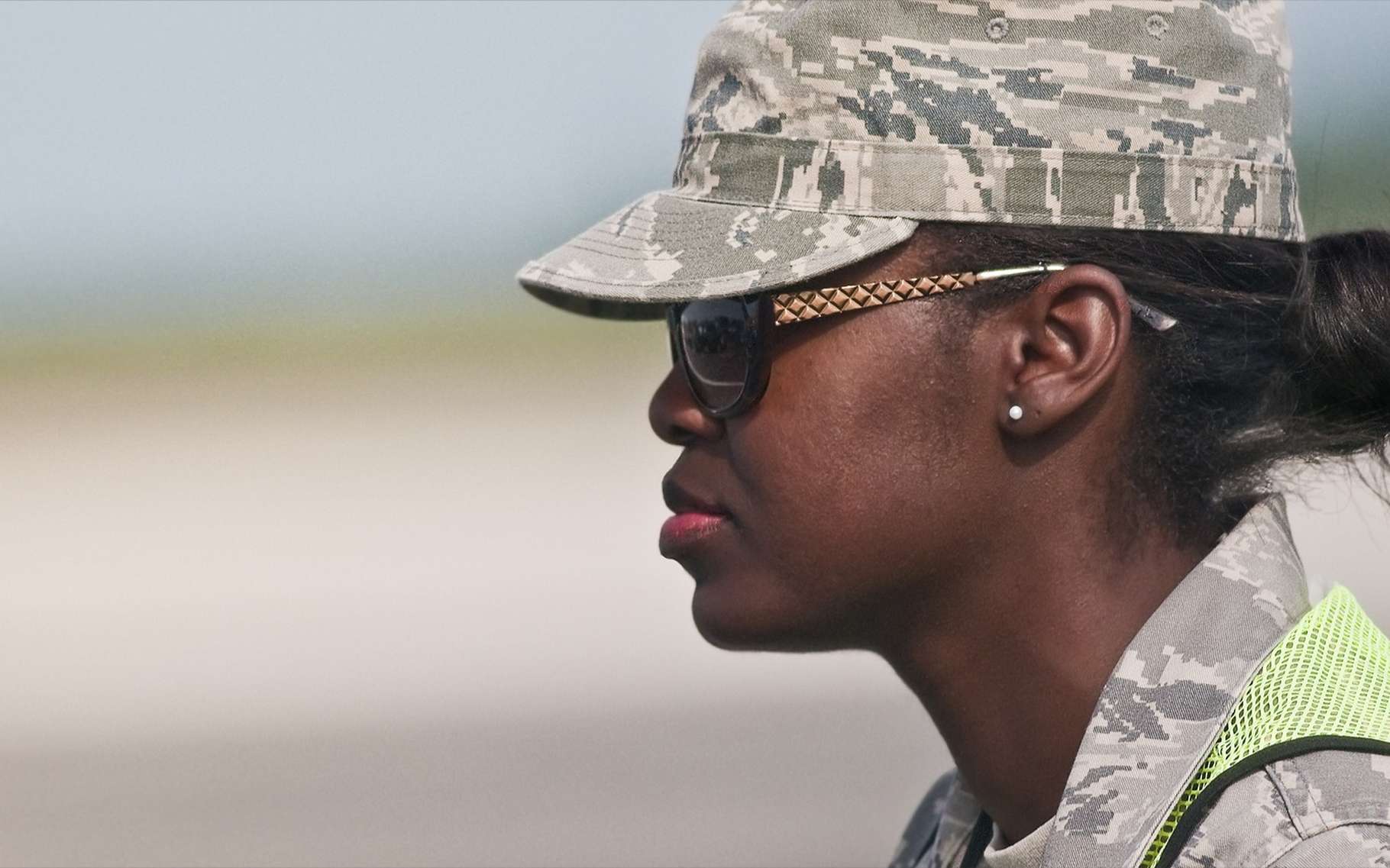 La stimulation transcrânienne a été testée sur vingt militaires, dont quatre femmes. © Daniel-Alvarez, Shutterstock