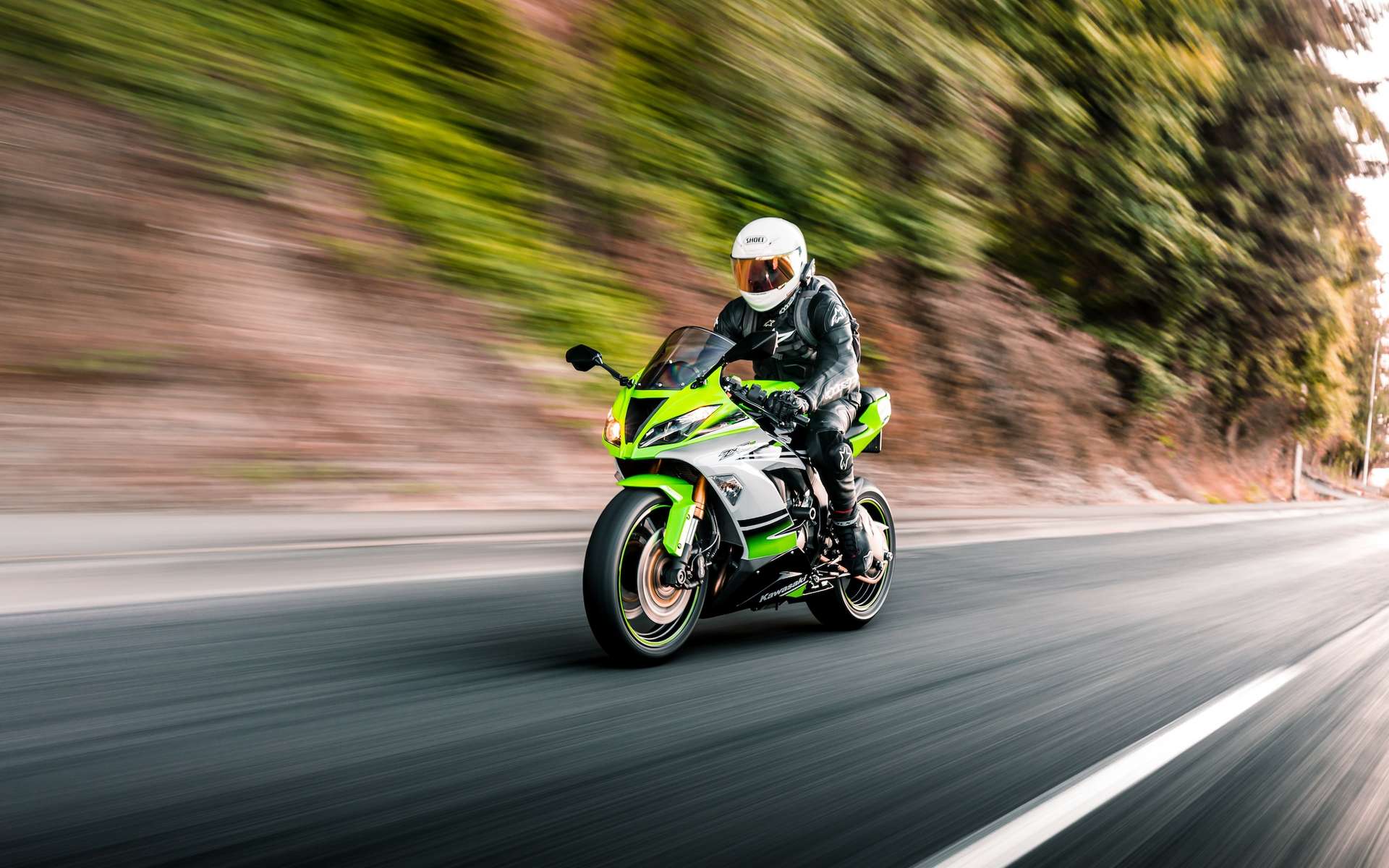 Kawasaki dévoile une puissante moto à propulsion hydrogène