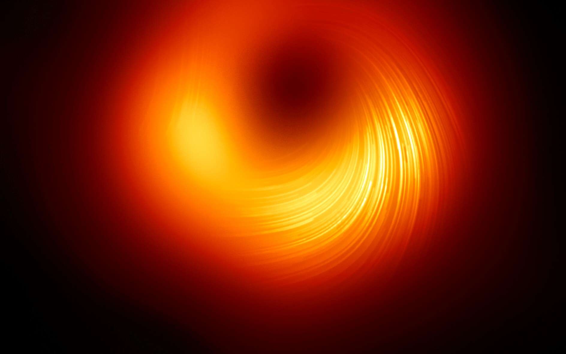 Les champs magnétiques entourant le trou noir M87* révélés en image par l'EHT
