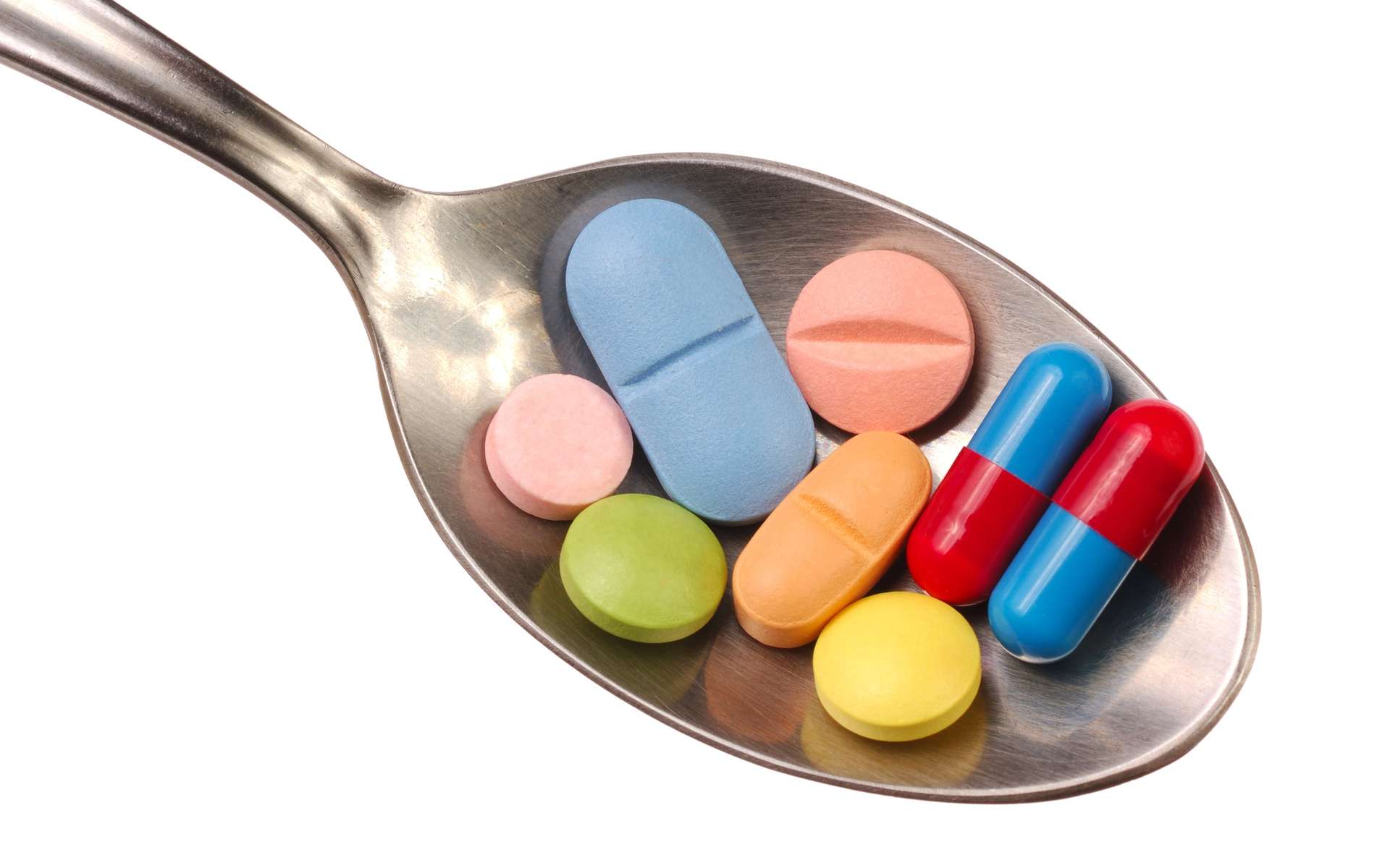 Certains médicaments, comme l’aspirine et des anti-inflammatoires non stéroïdiens (AINS), sont ototoxiques à trop fortes doses. © Phovoir