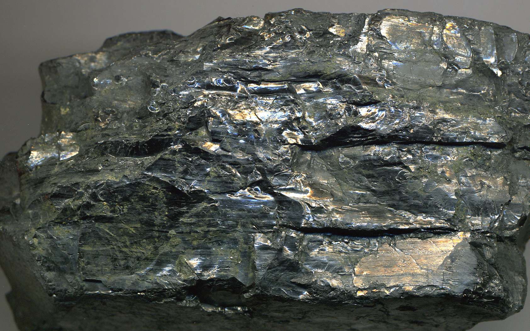 L’anthracite, qui contient 95 % de carbone, pur est le stade ultime de la formation du charbon. © James St. John, Flickr, CC by 2.0