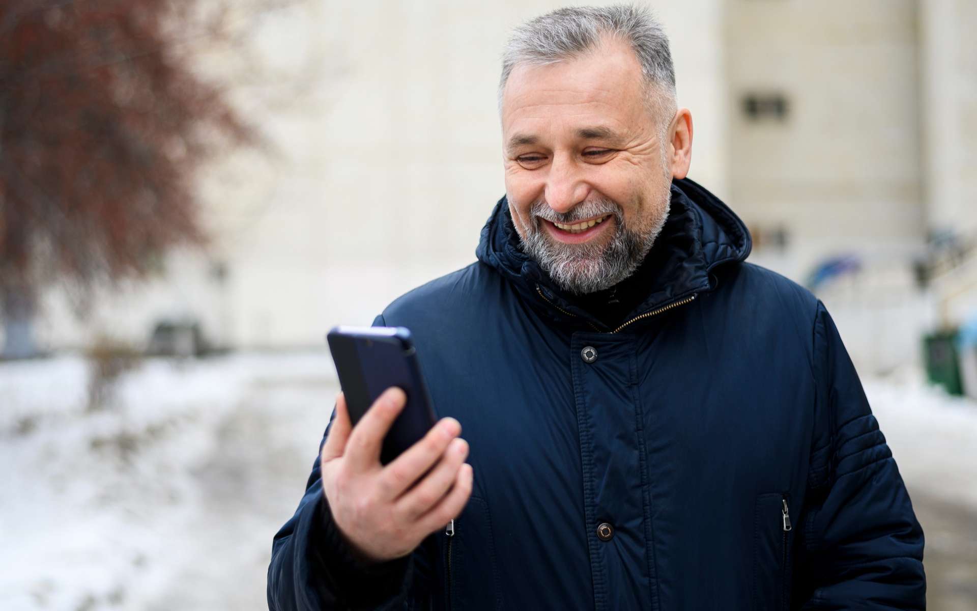 RED by SFR vs NRJ Mobile : quel forfait 20 Go choisir ?