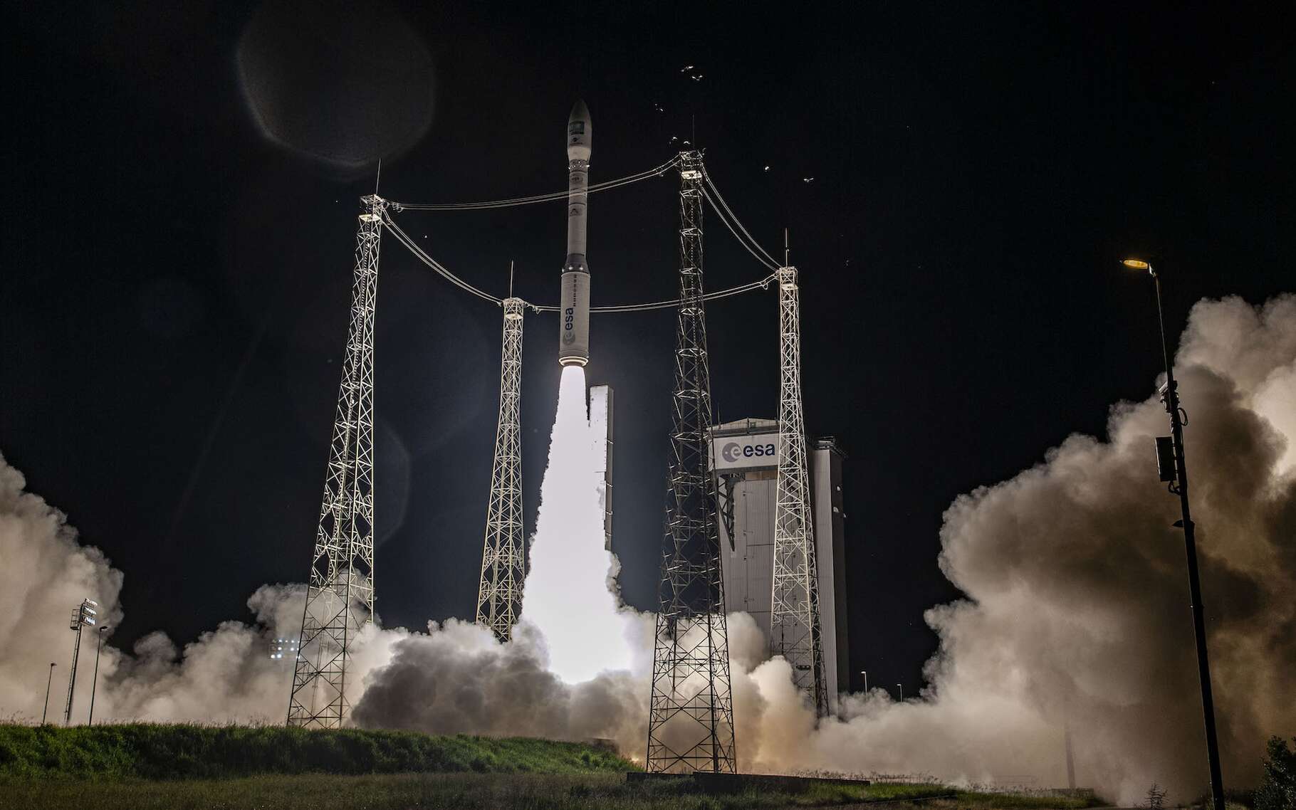 Le lanceur européen Vega place en orbite un deuxième satellite Pléiades Neo