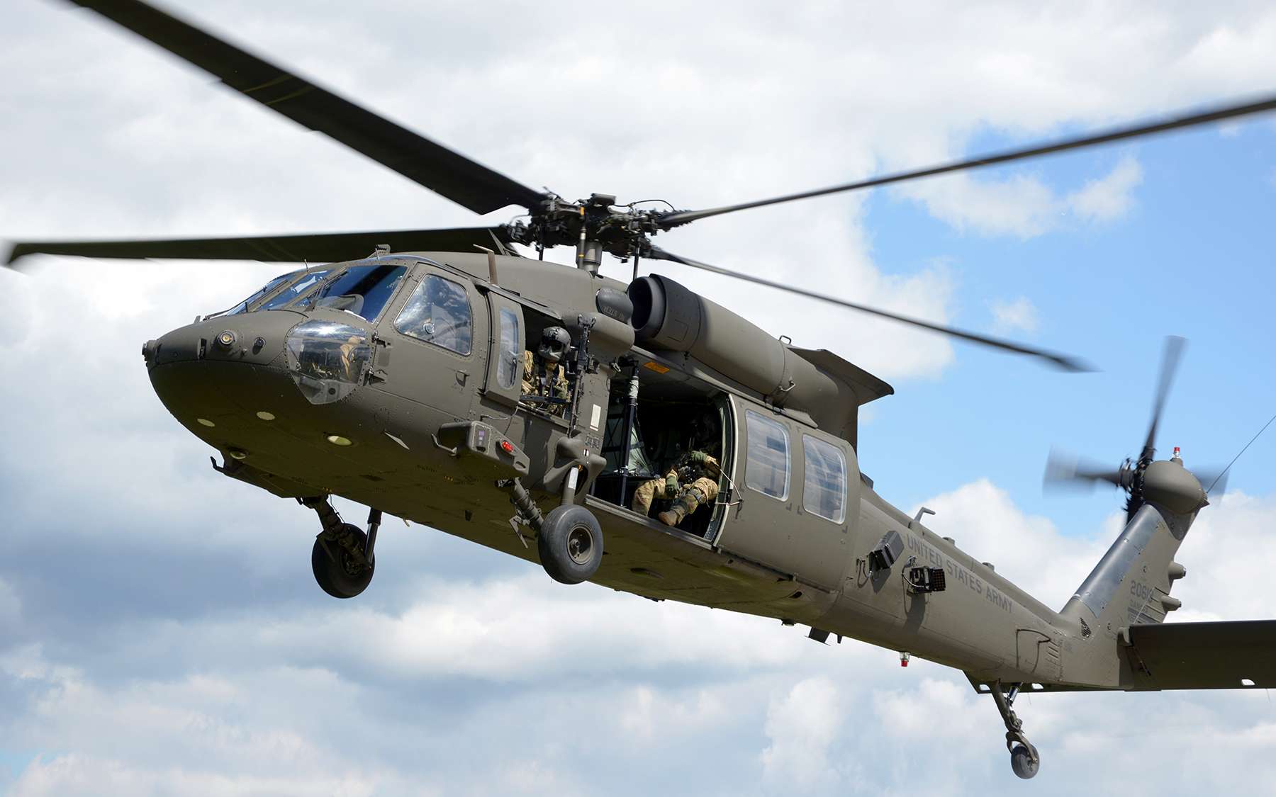Les pilotes des hélicoptères UH-60 Black Hawk utiliseront bientôt des casques de réalité augmentée intégrant un assistant intelligent. © Lockheed Martin