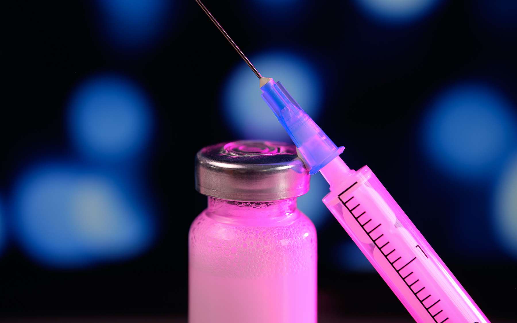 Quels vaccins contre la Covid-19 contiennent des adjuvants ? © the_mist, Adobe Stock