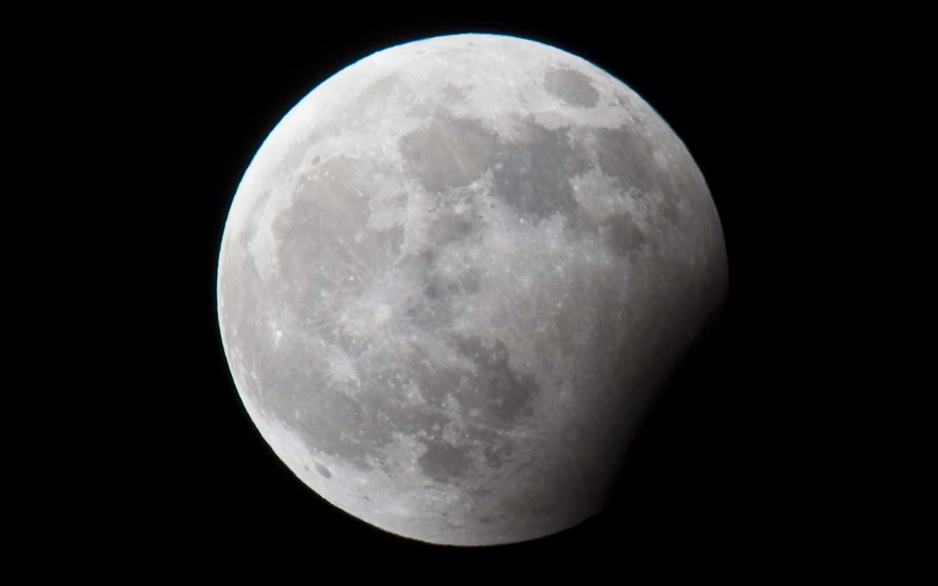 Eclipse partielle de Lune le 31 décembre 2009. © Nick Ford, Flickr