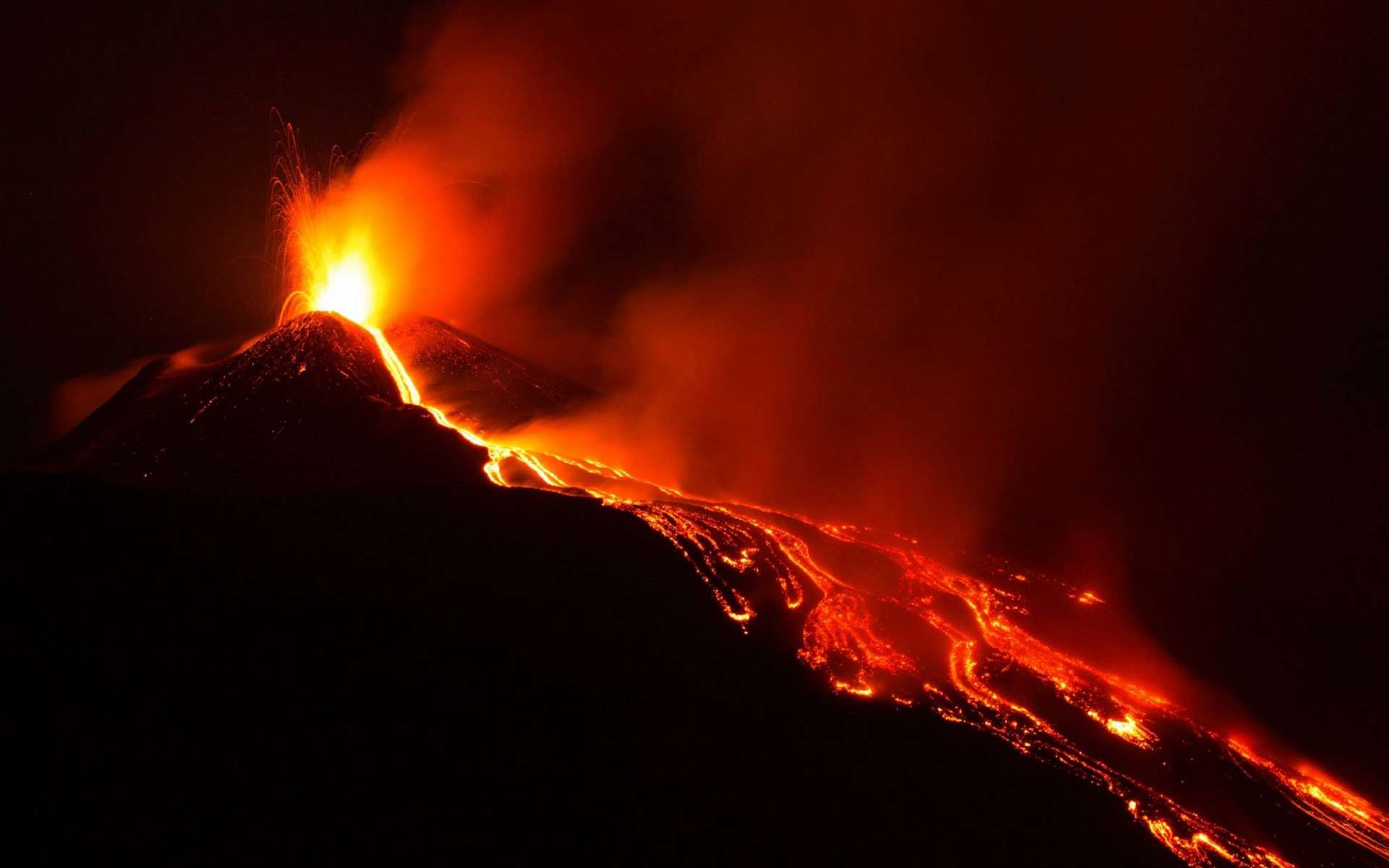 L'Etna est en éruption et on peut s'en approcher...