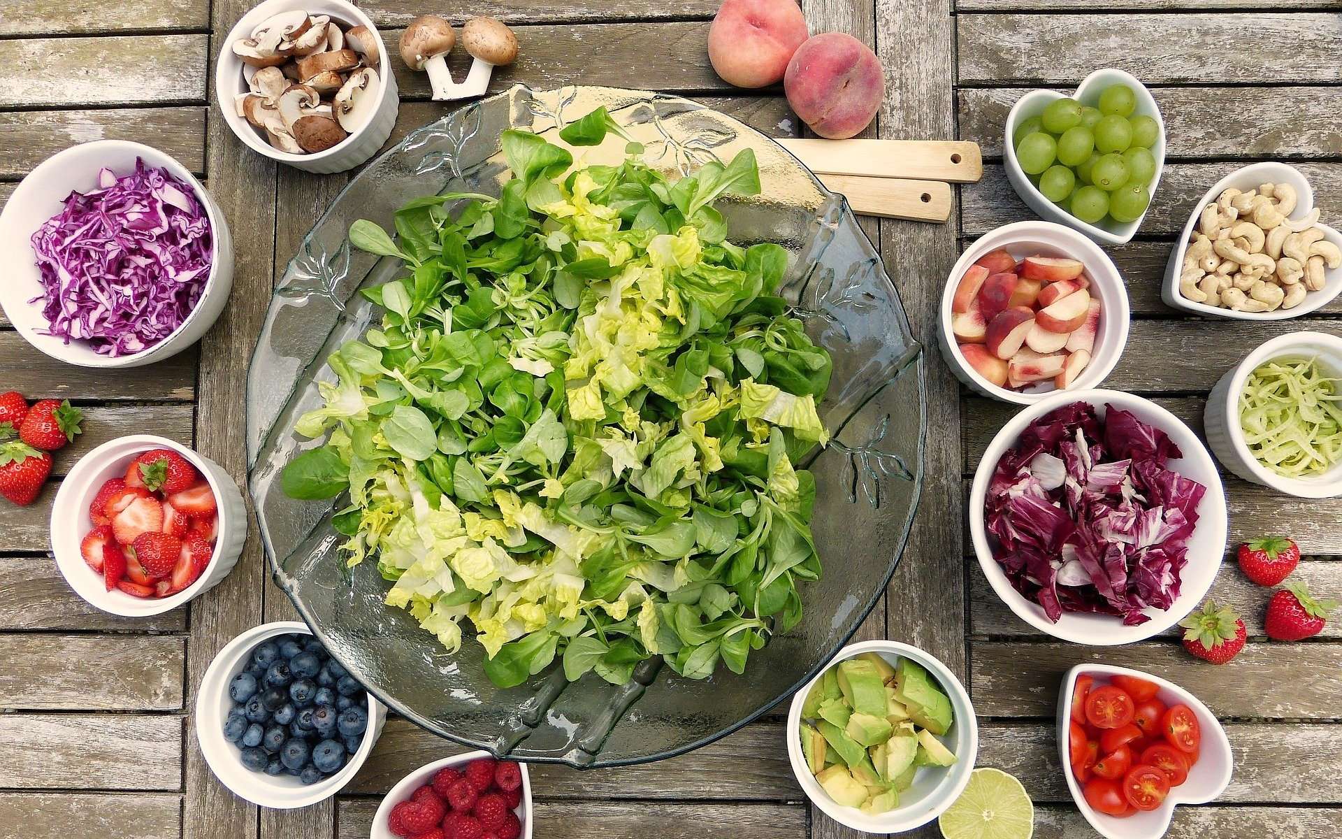 Salade, fruits, baies, légumes : des atouts pour une bonne santé. © Sylviarita, Pixabay