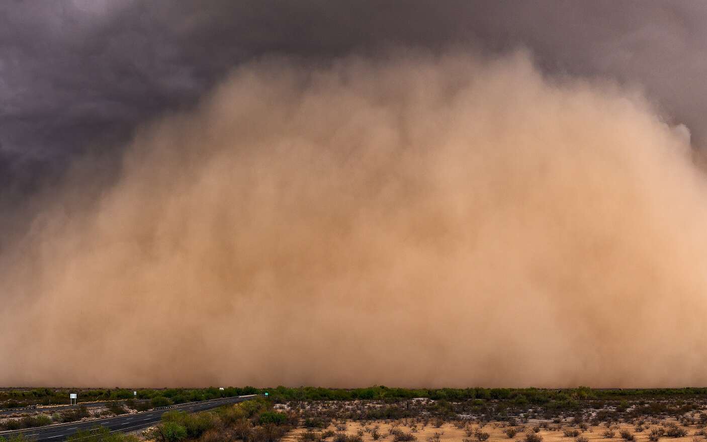 Une tempête de sable d'une envergure monstrueuse en Égypte