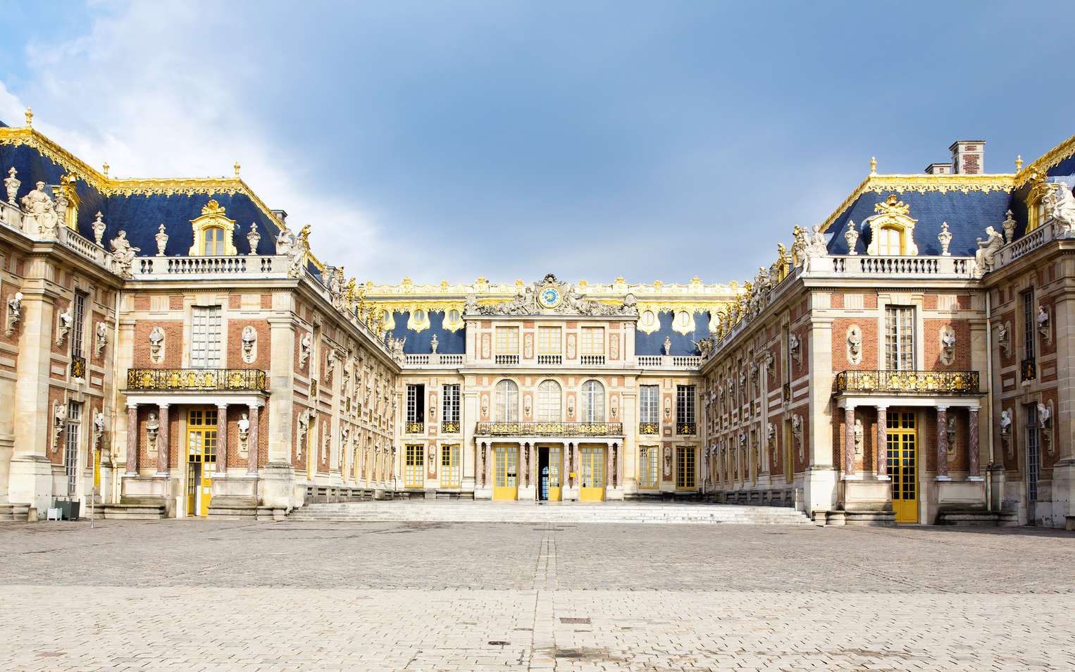 Pourquoi Louis Xiv S Est Il Installe A Versailles