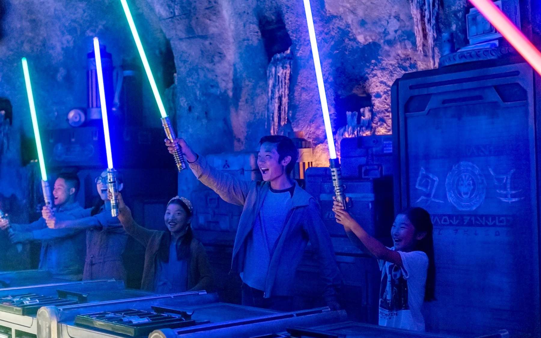 Le sabre laser de Disney arrivera en 2022 dans le parc Star Wars : Galactic Starcruiser