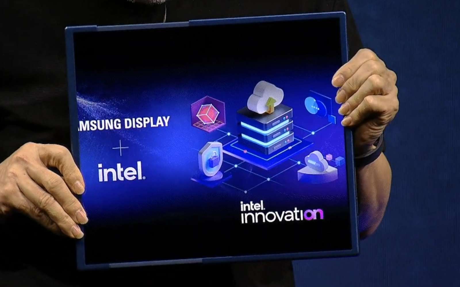 Samsung dévoile le premier PC portable avec un écran extensible
