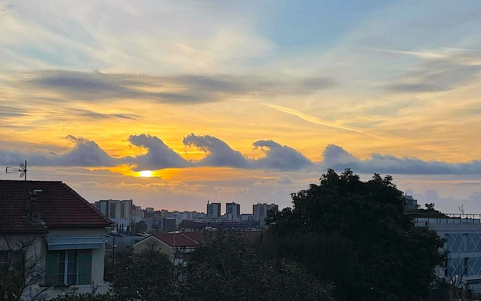 Des nuages en forme de dent dans le ciel des Alpes-Maritimes !