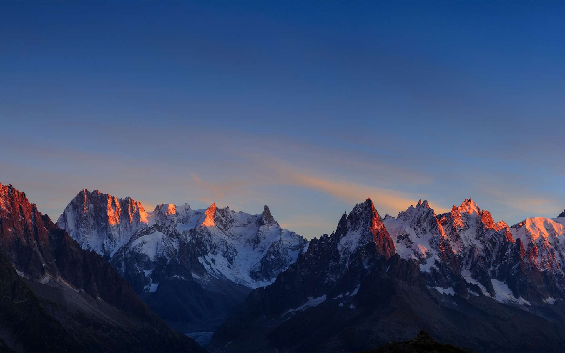 Une chaîne de montagnes peut s'étendre sur des milliers de kilomètres. © Sanderstock, Adobe Stock