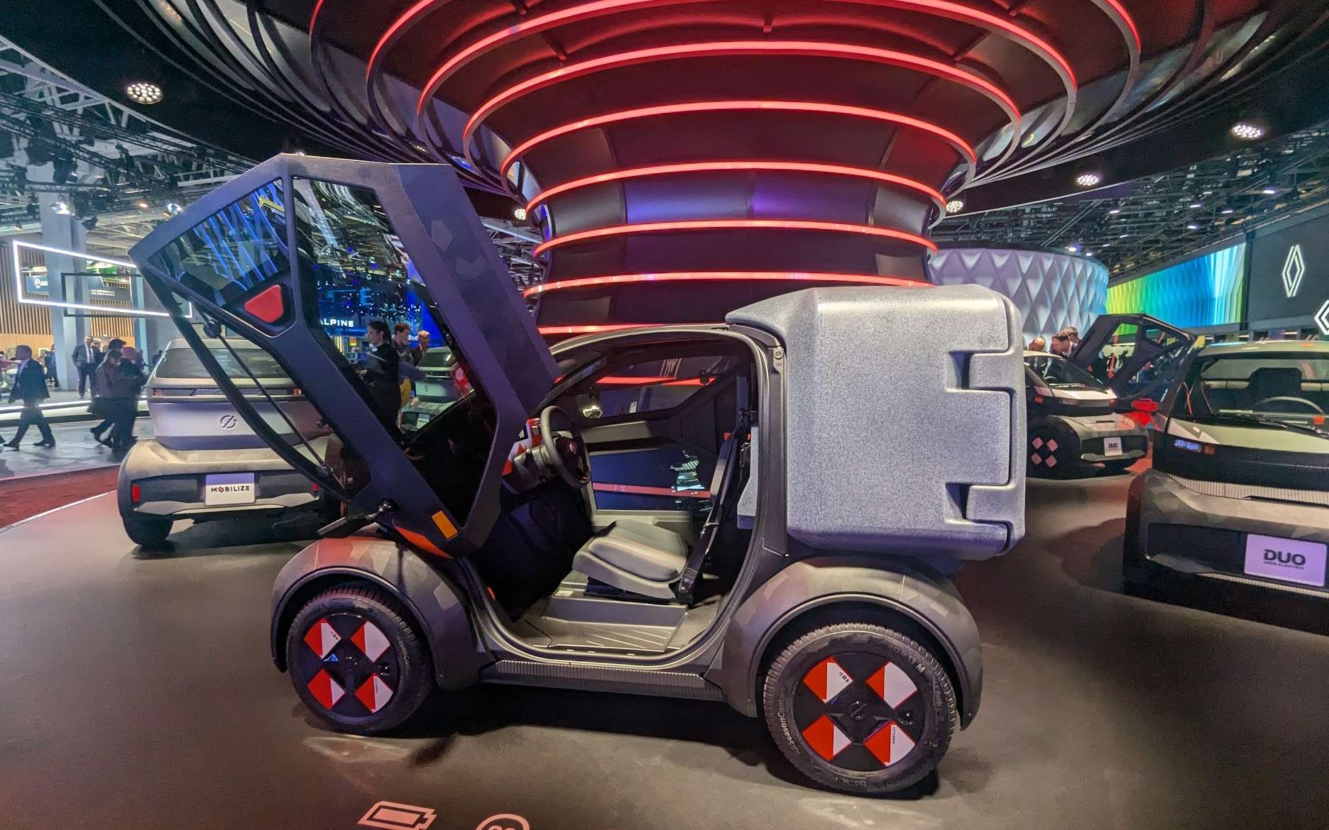 Mondial de l'Auto 2024 : d'audacieux véhicules urbains qui s'utilisent comme un smartphone