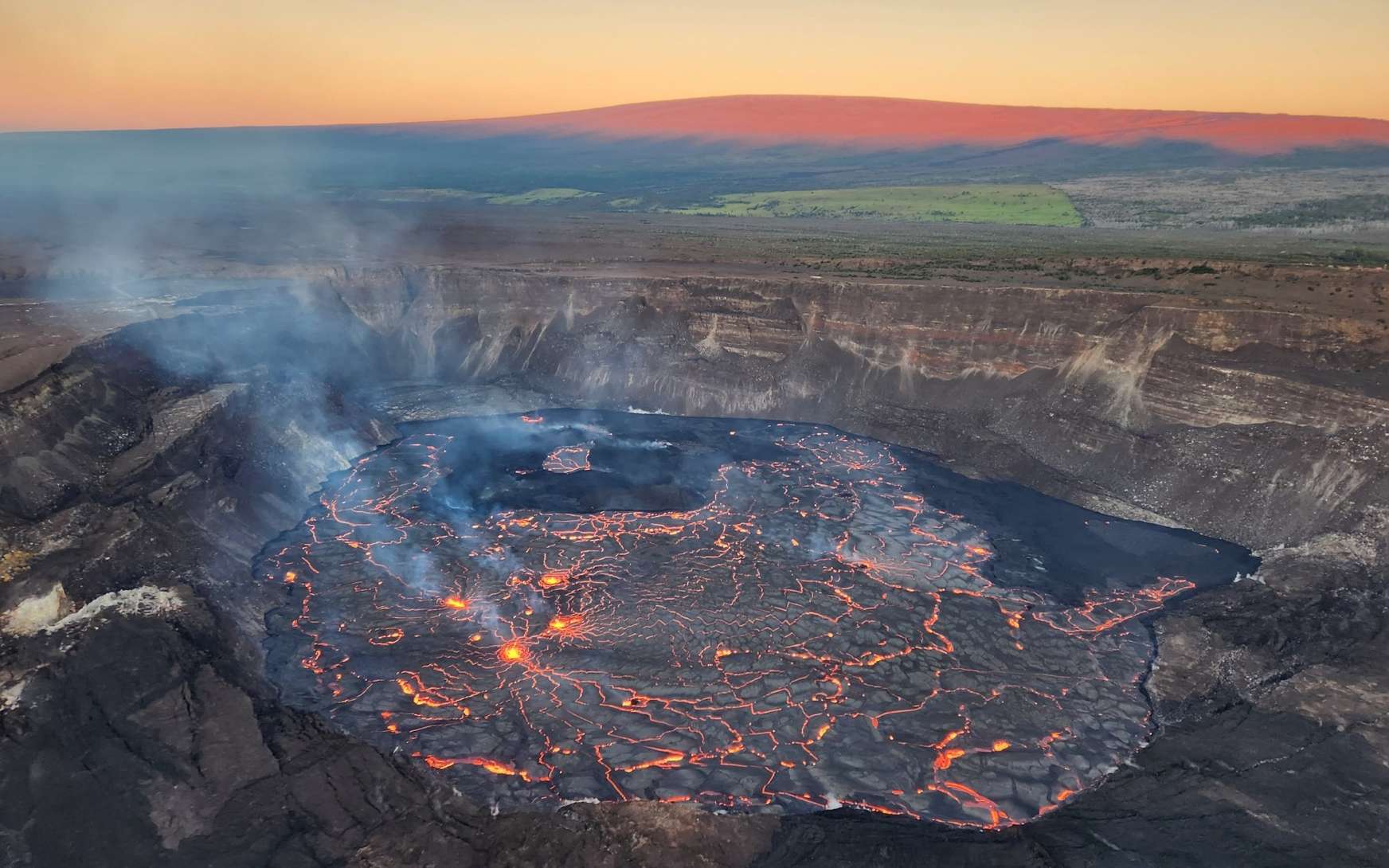 Le Kilauea, l'un des volcans les plus actifs du monde, vient de se réveiller !