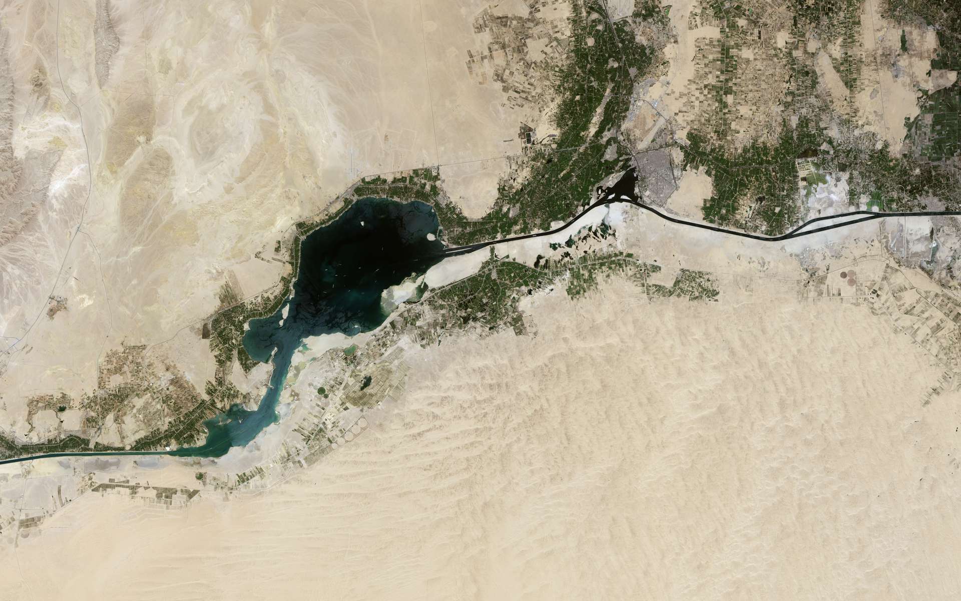 Le canal de Suez est l'une des routes commerciales la plus importante du monde. © Nasa