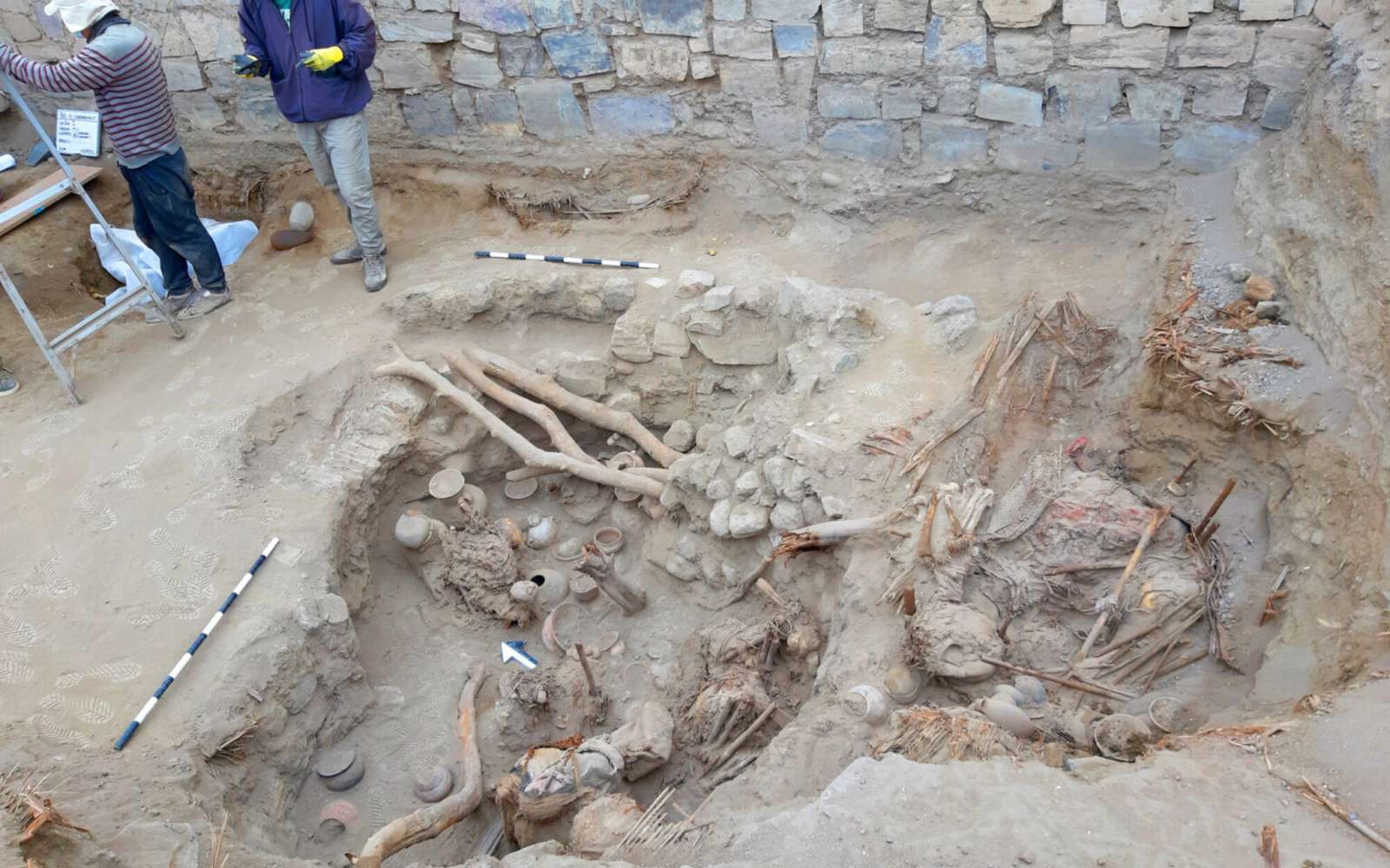 De mystérieuses momies masquées découvertes dans un grand site archéologique du Pérou