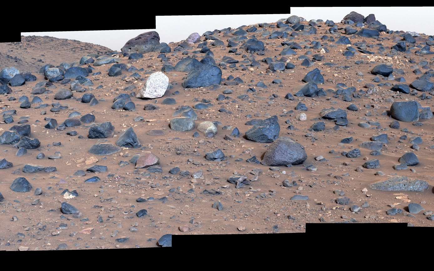 Une roche blanche pas comme les autres découverte sur Mars par un rover