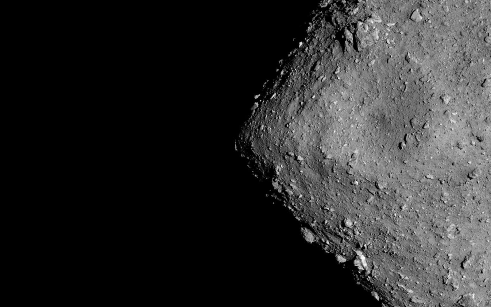 L’astéroïde Ryugu photographié à 6 km d’altitude le 20 juillet 2018. © Jaxa