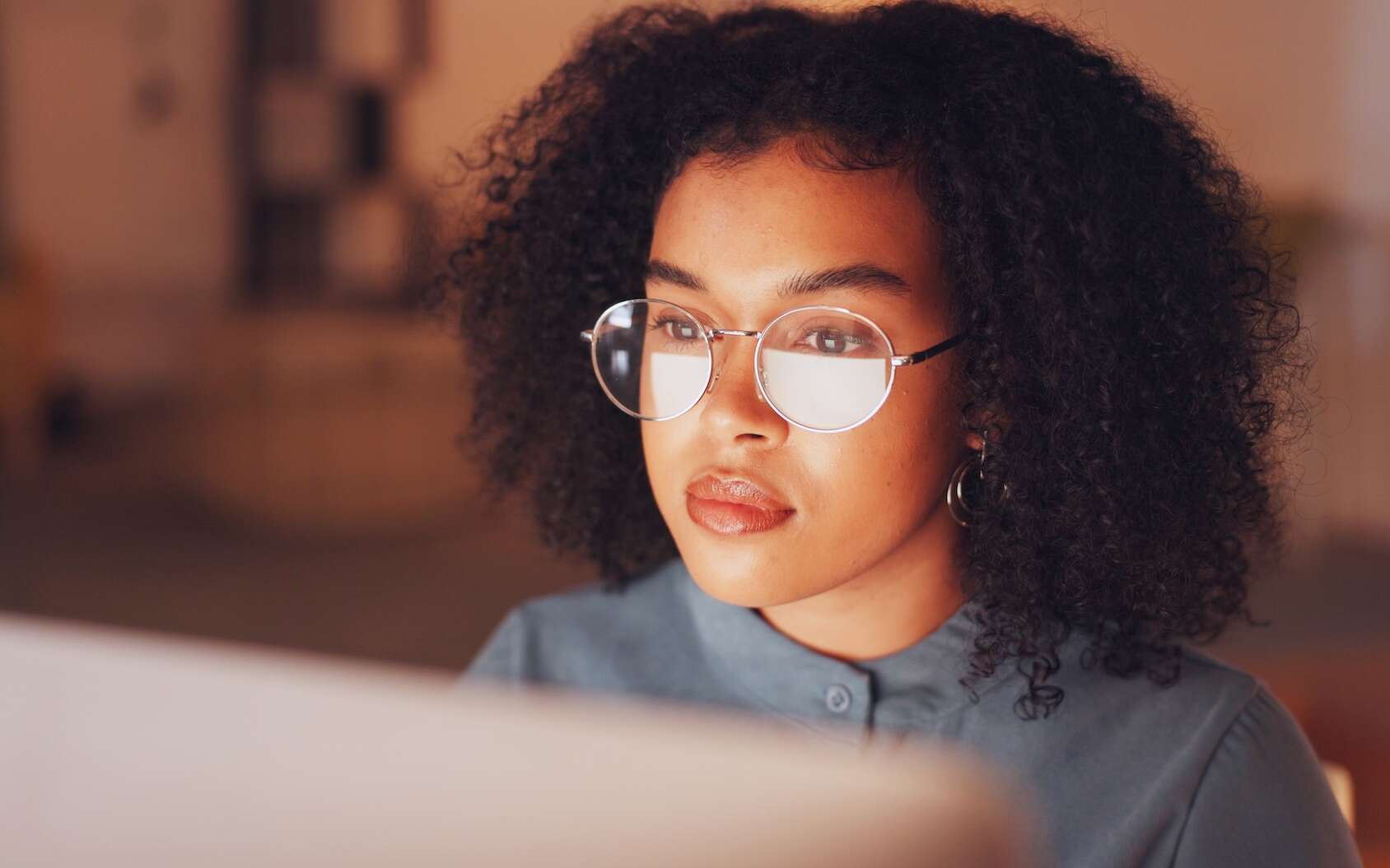 Un lycéen réinvente l'écran d'ordinateur pour protéger vos yeux !