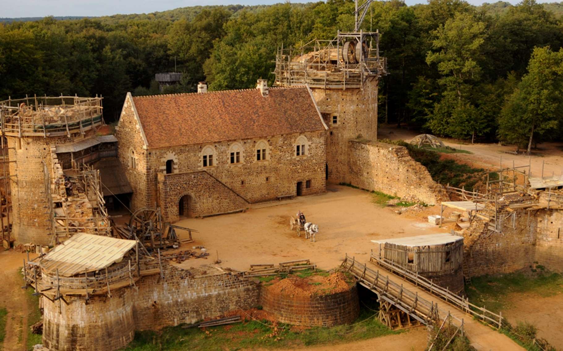 Guedelon Renaissance D Un Chateau Medieval Dossier