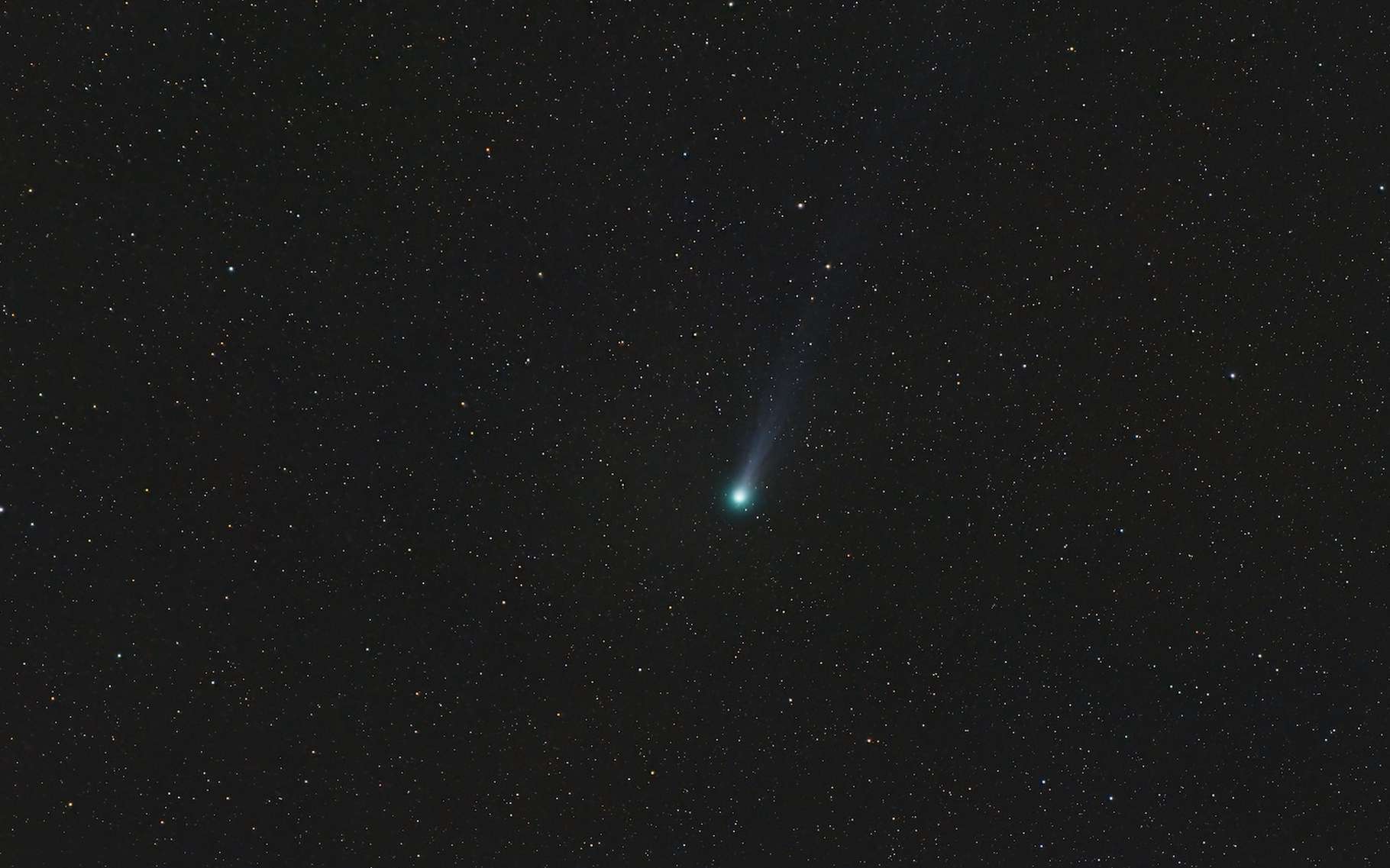 Cette comète pleine de surprises est visible le soir près de la grande galaxie d'Andromède