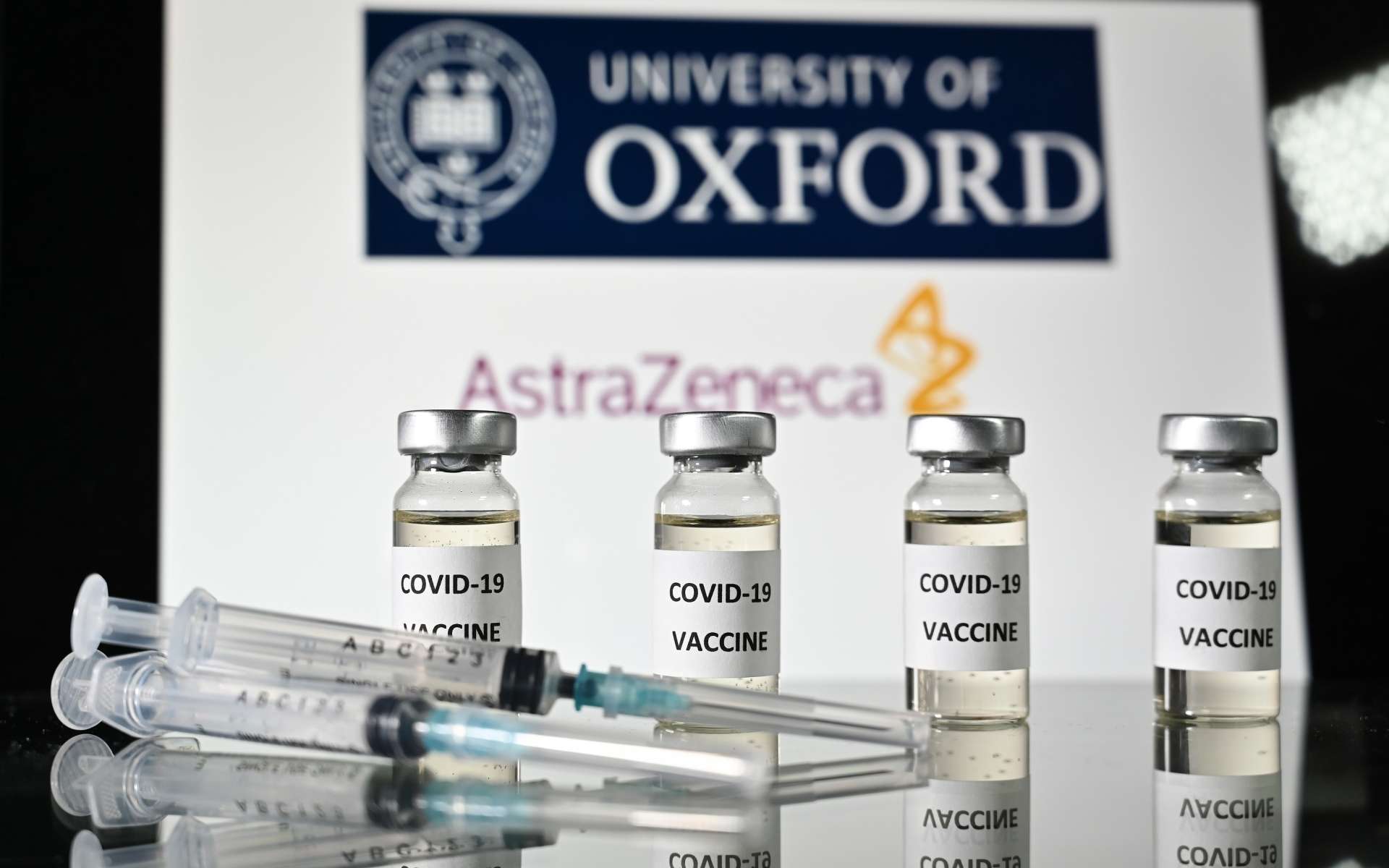 Plusieurs vaccins contre le SARS-CoV-2 sont en développement dont celui de l'université d'Oxford. © BillionPhotos.com, Adobe Stock
