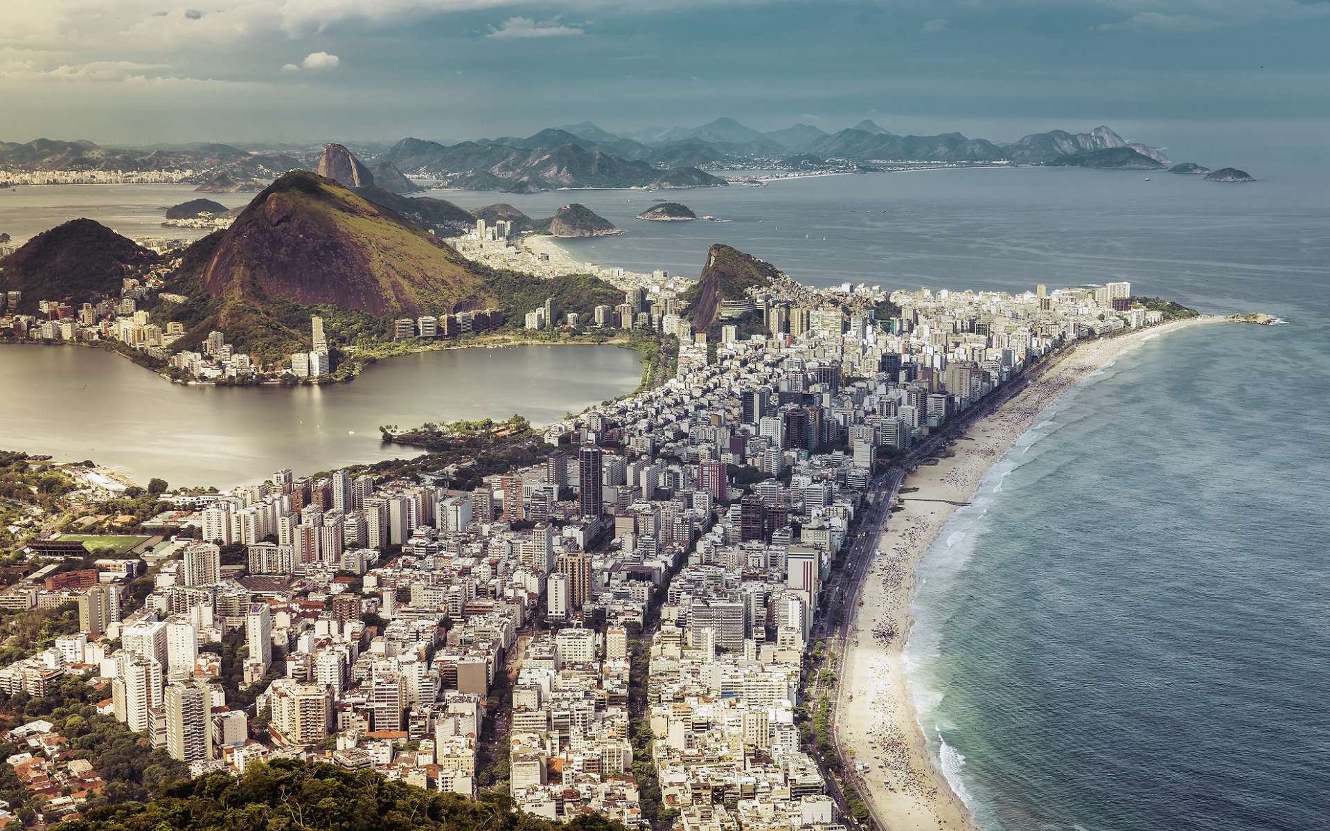 Rio de Janeiro est au cœur de l’épidémie de Zika. La ville peut-elle décemment accueillir 500.000 personnes du monde entier sans risque ? © marchello74, Shutterstock