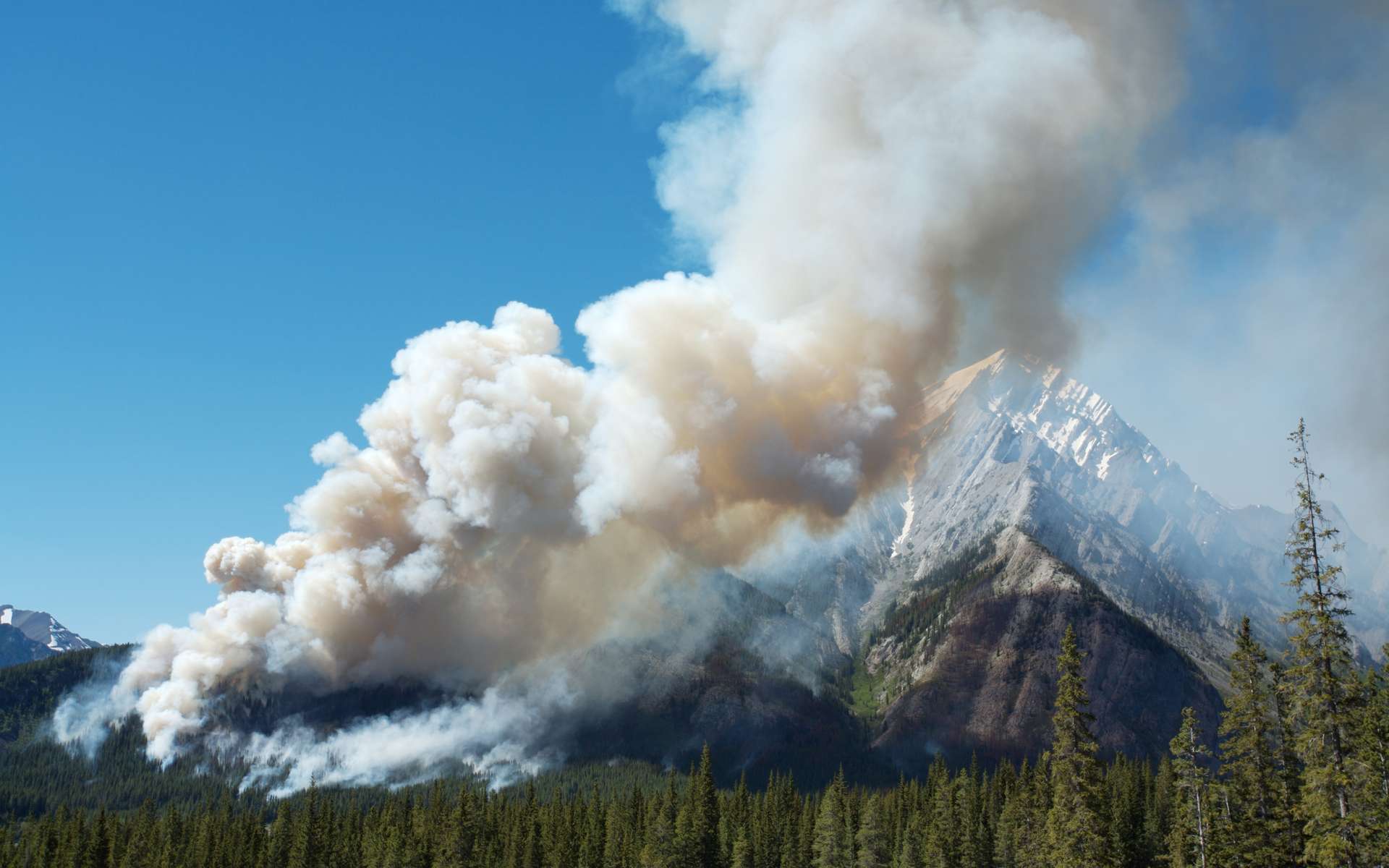 Des incendies précoces ont éclaté au Canada